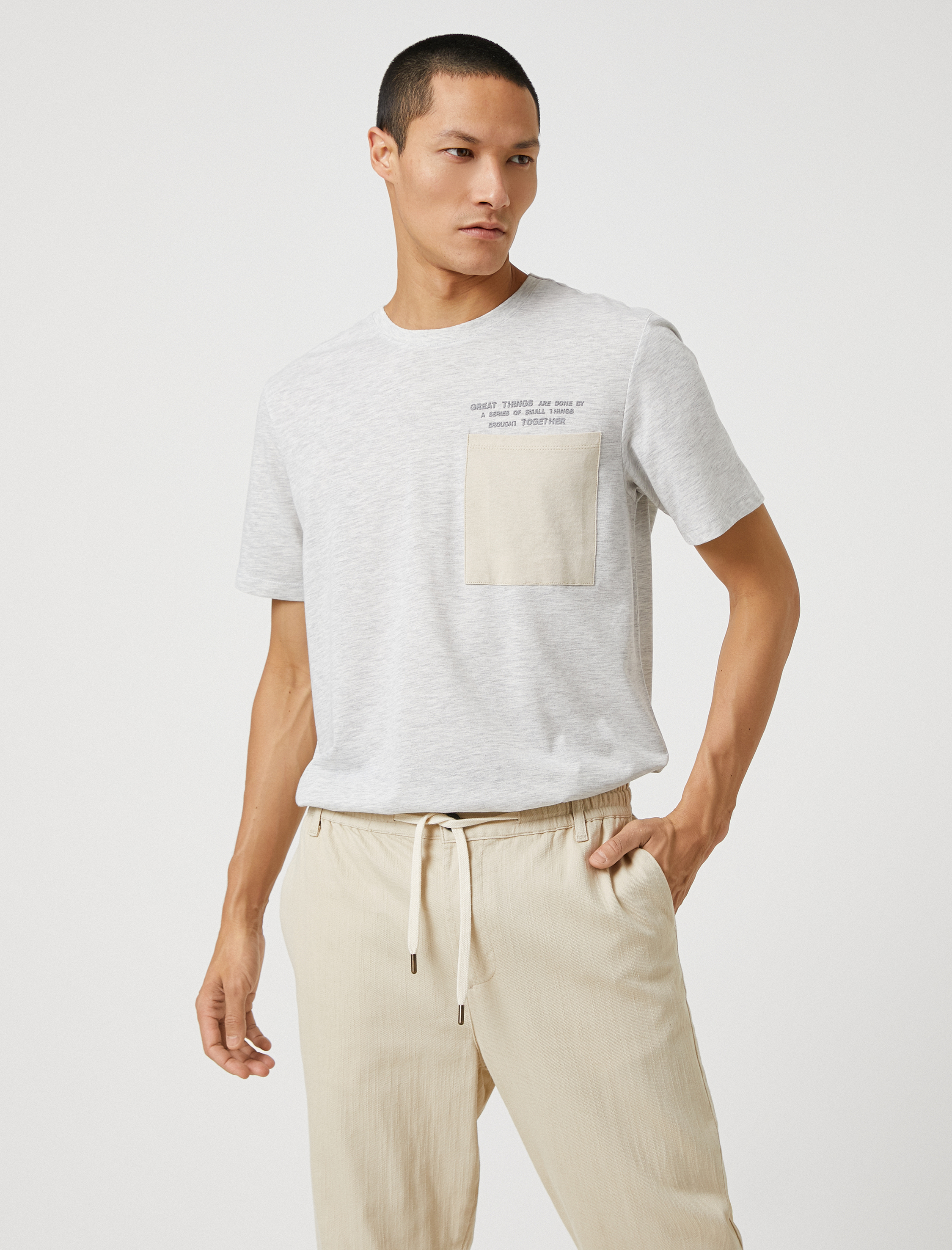   Slogan İşlemeli Tişört Cep Detaylı Bisiklet Yaka