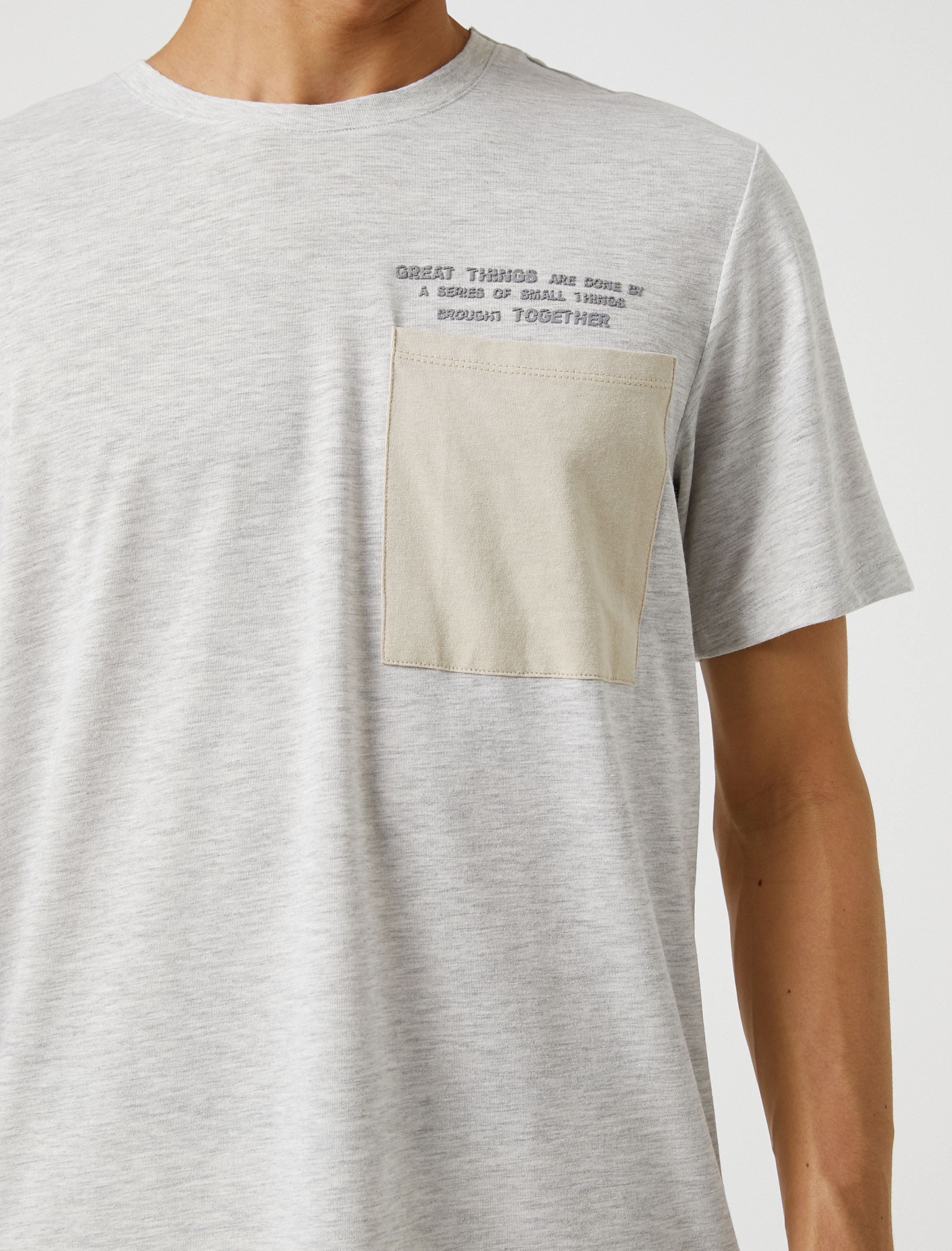   Slogan İşlemeli Tişört Cep Detaylı Bisiklet Yaka