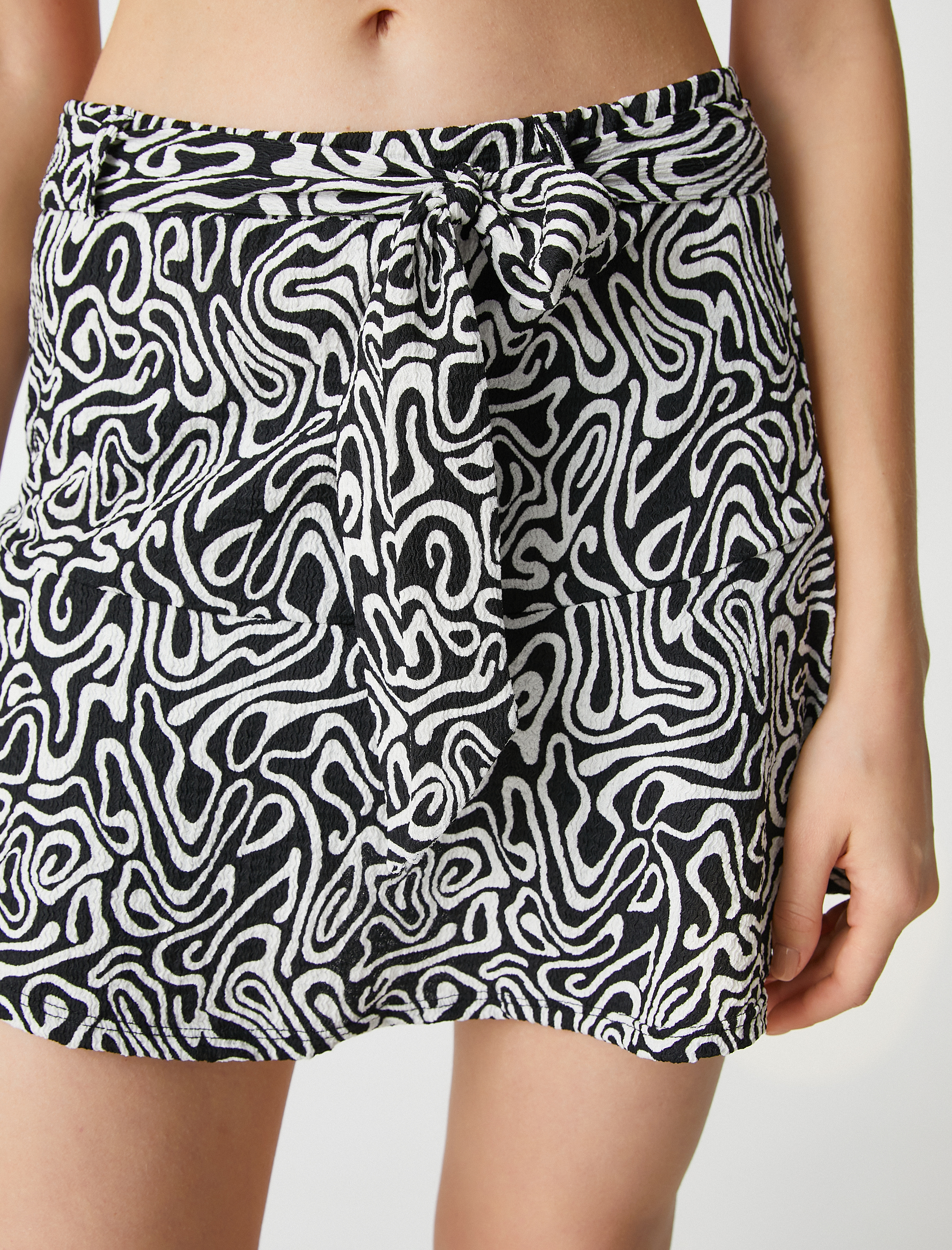   Desenli Şort Etek Mini Beli Kuşaklı Fırfırlı Bürümcük