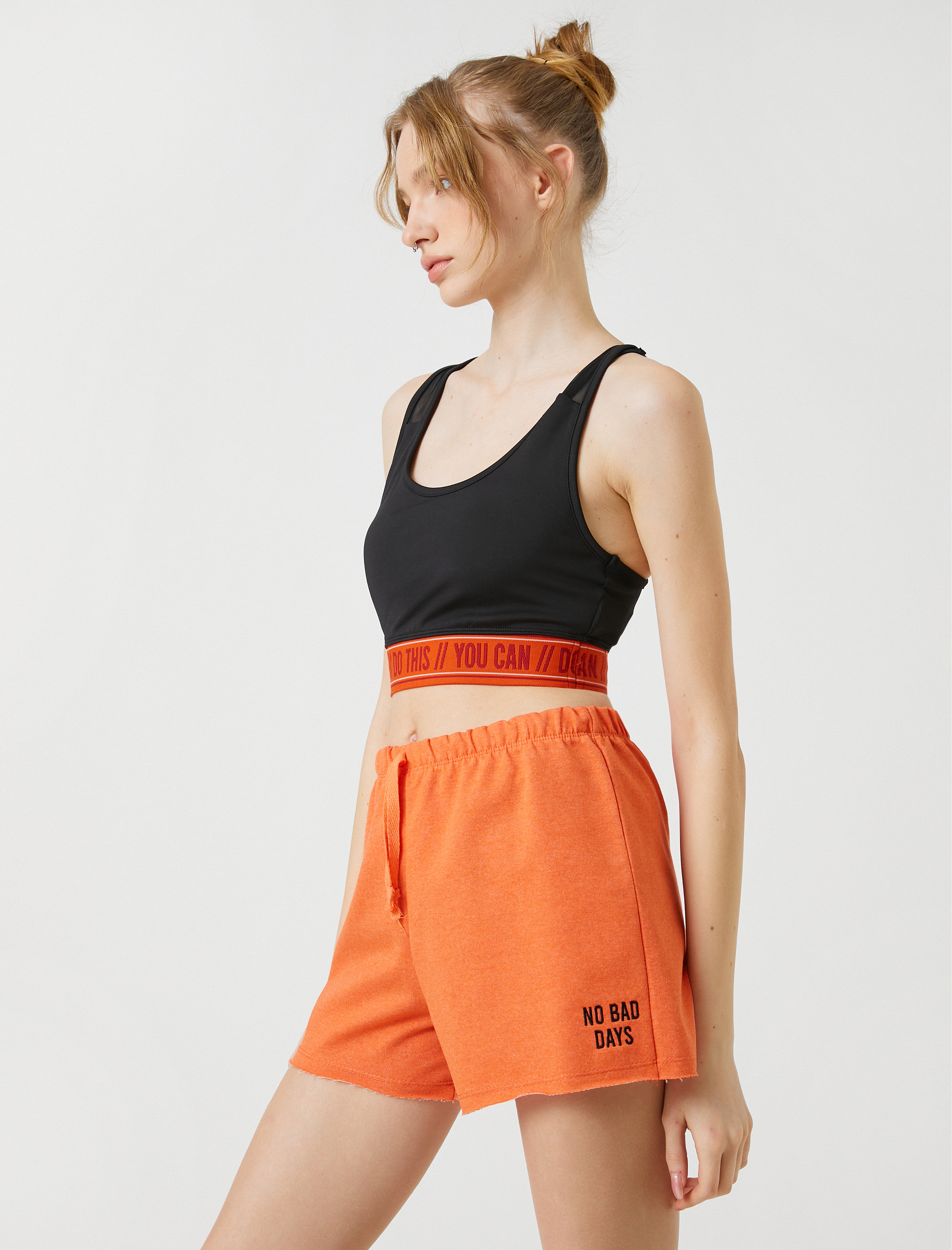   Mini Spor Şort Nakış Detaylı Beli Bağlamalı