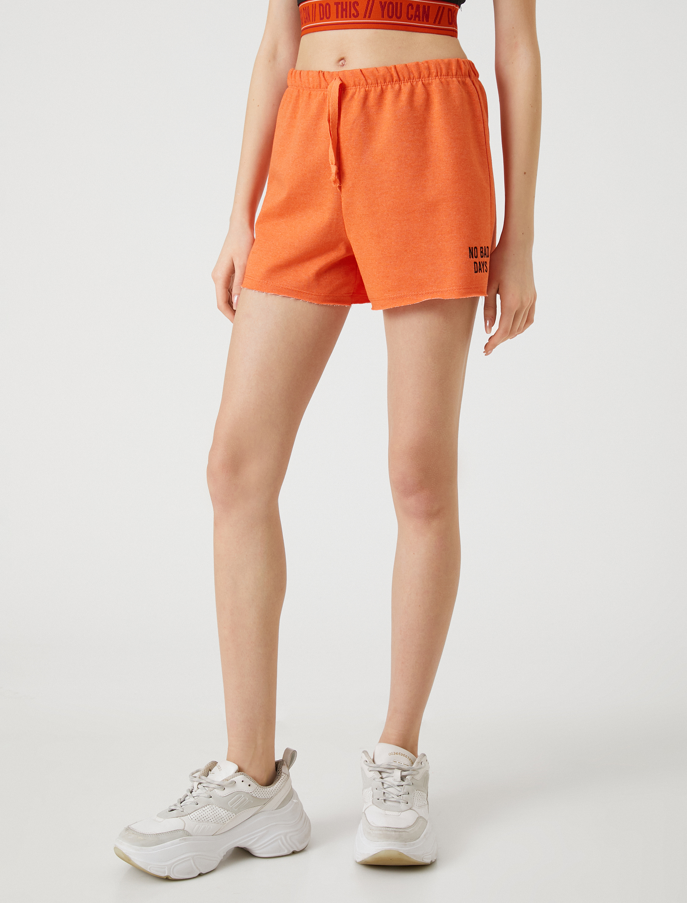   Mini Spor Şort Nakış Detaylı Beli Bağlamalı