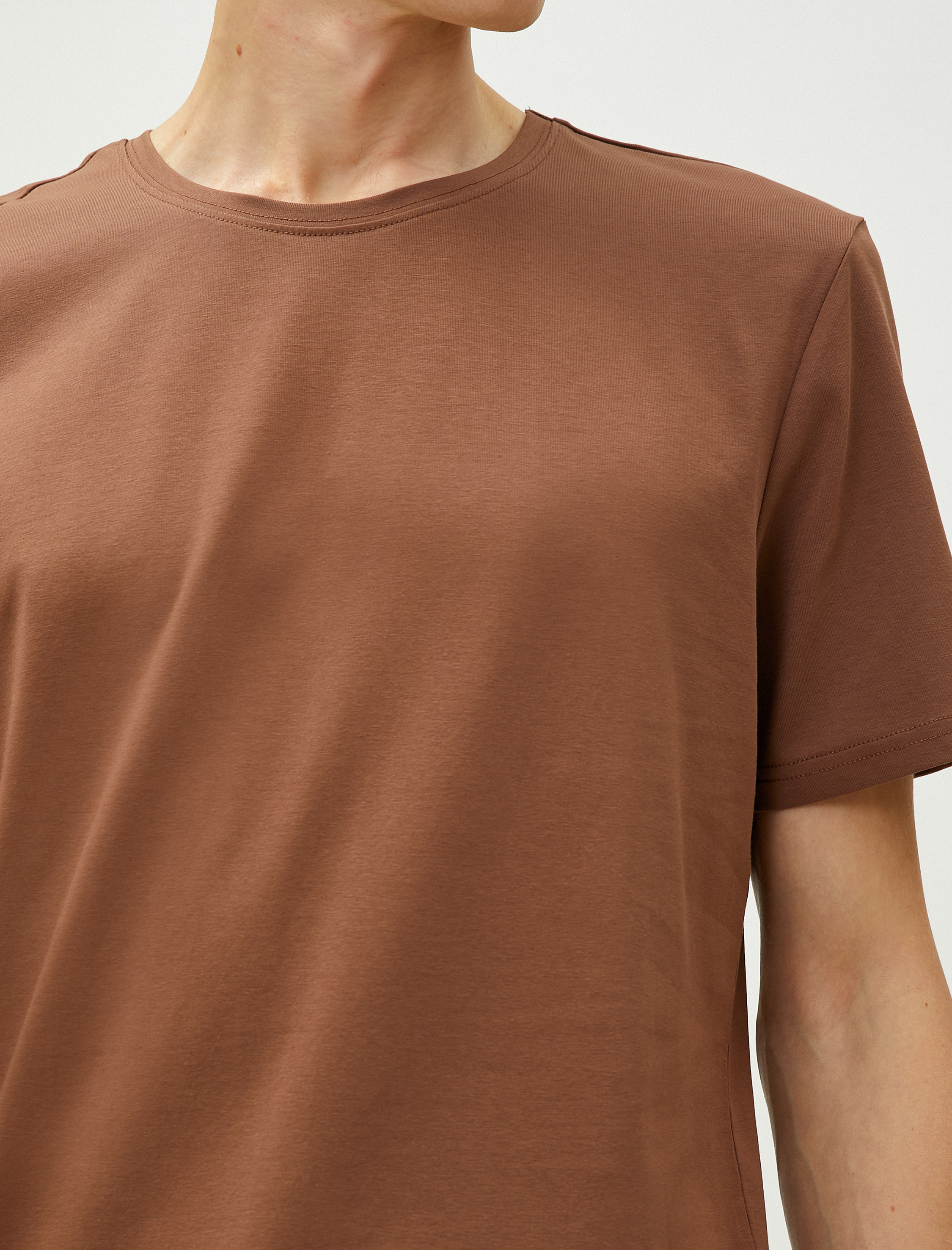   Basic Tişört Etiket Detaylı Kısa Kollu Bisiklet Yaka Pamuklu