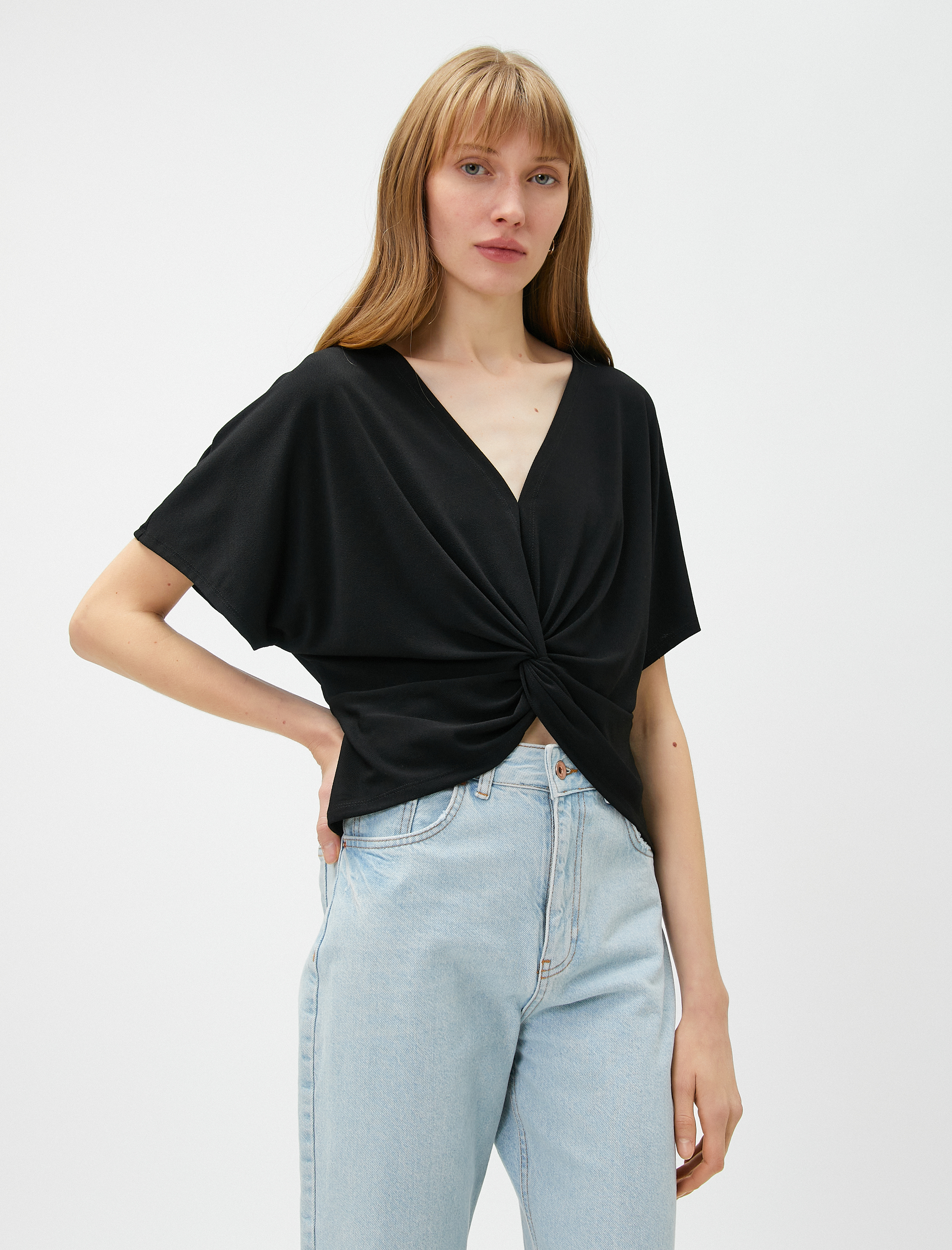   Burgu Detaylı Tişört V Yaka Kısa Kollu