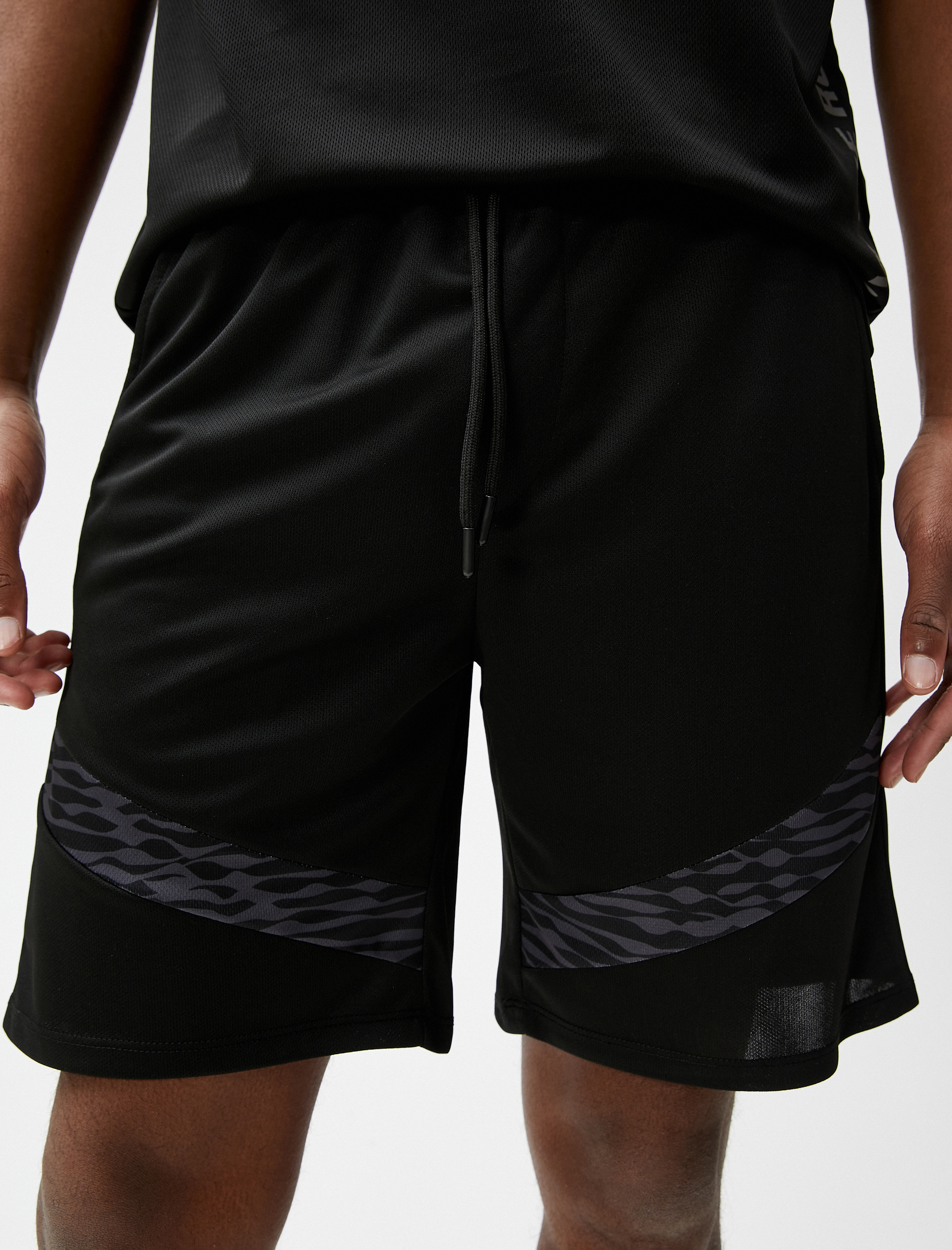   Spor Şort Beli Bağcıklı Baskı Detaylı Cepli