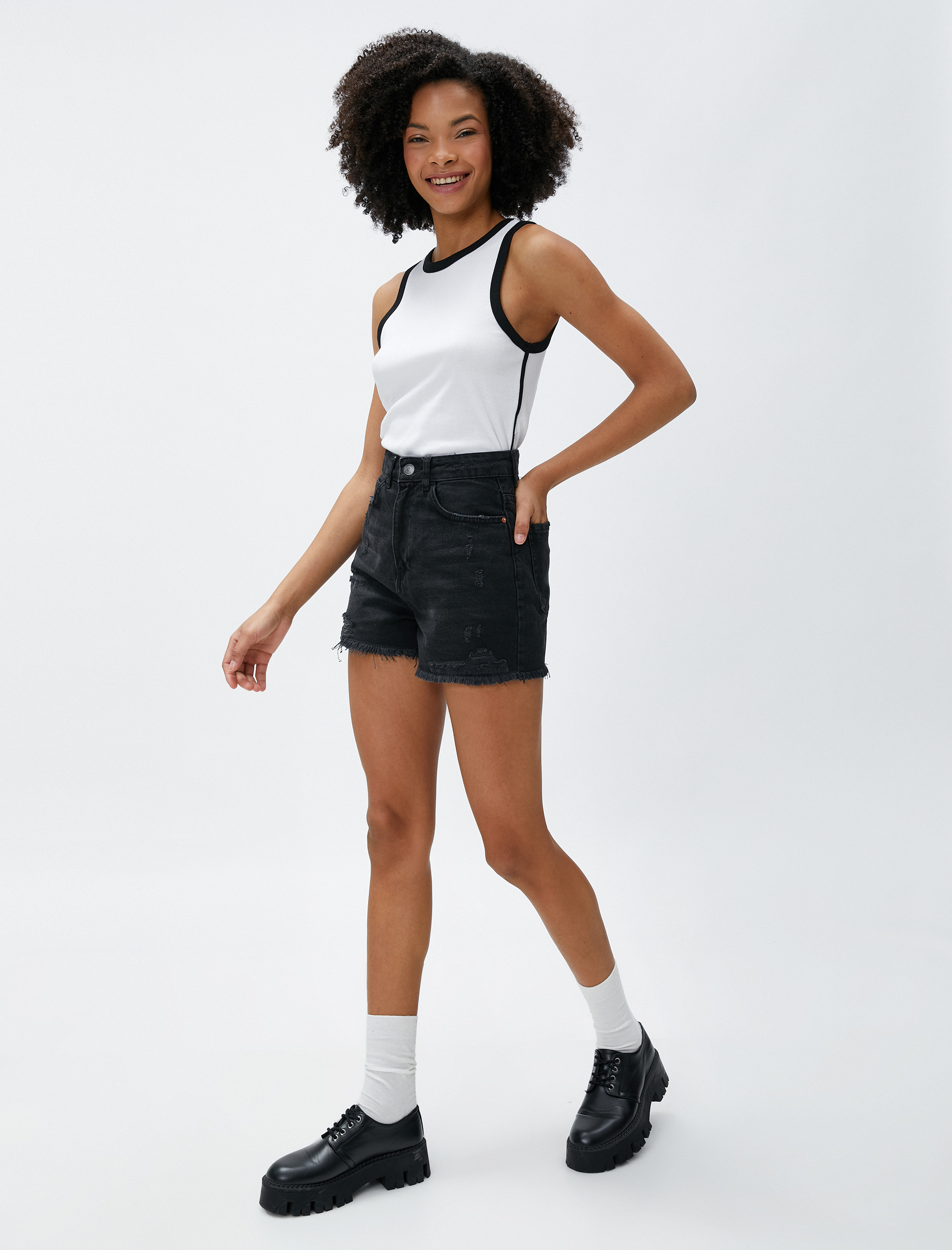   Crop Atlet Pamuklu Bisiklet Yaka Biye Detaylı