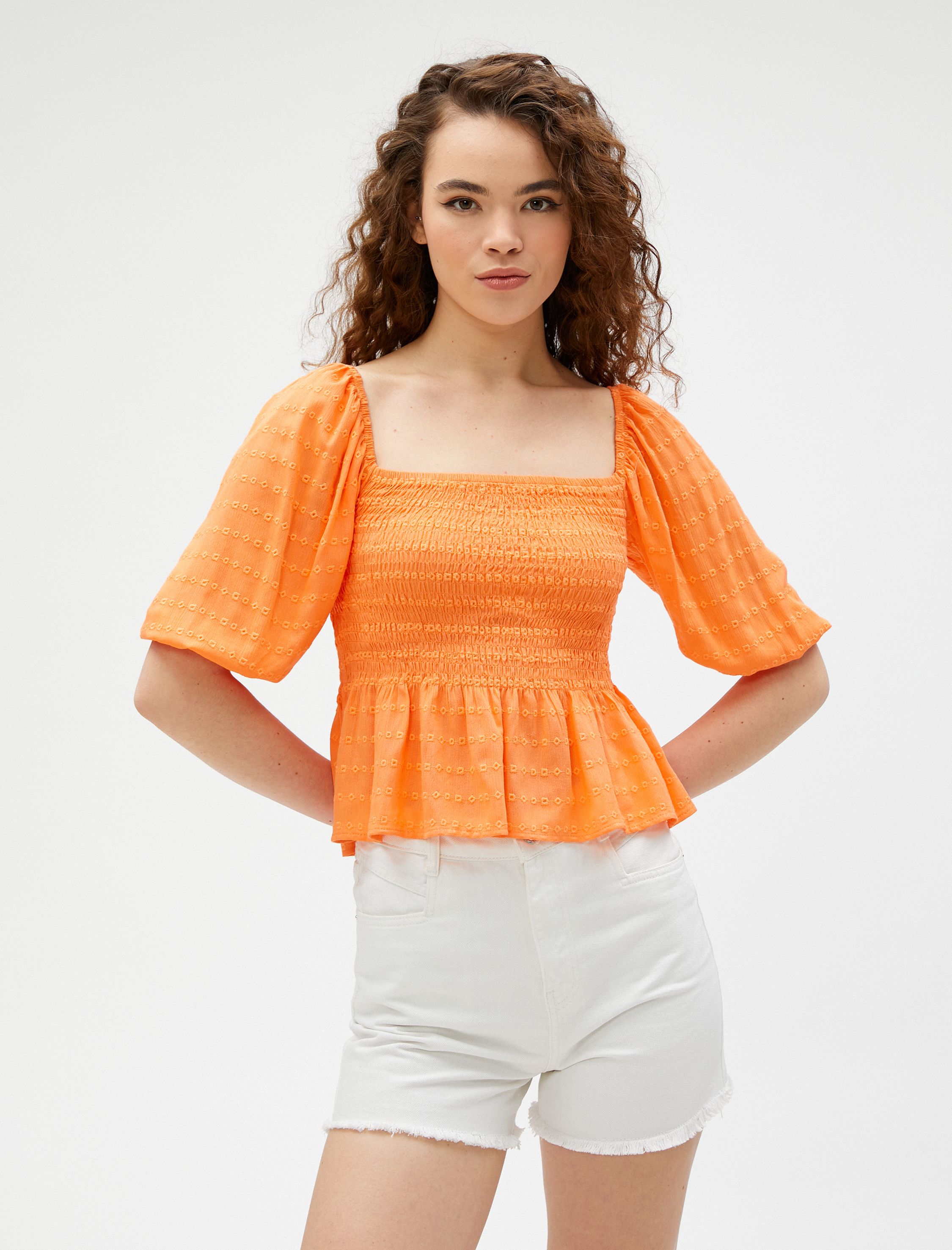   Balon Kollu Bluz Kare Yaka Gipeli Viskon Karışımlı