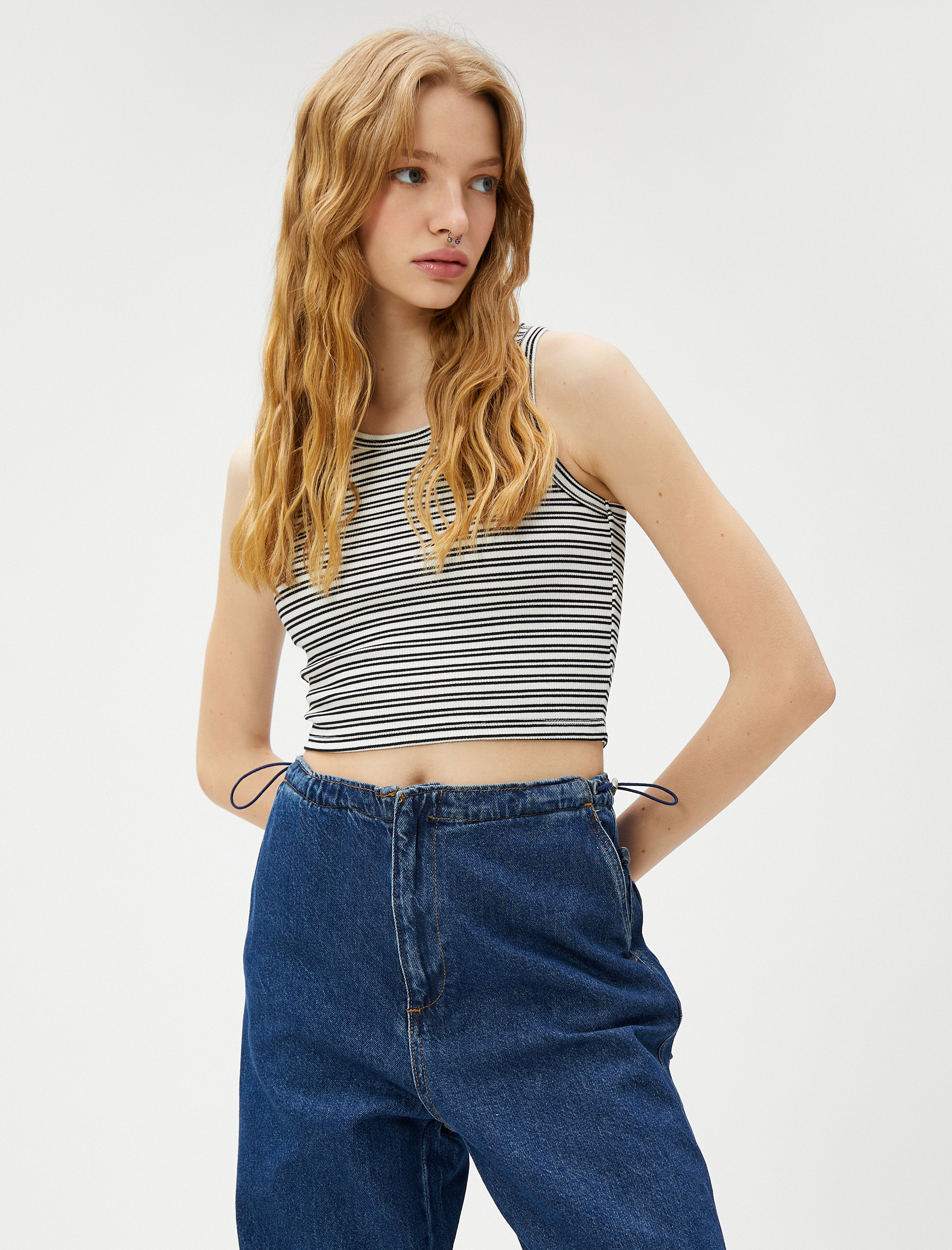   Crop Atlet Halter Yaka Dar Kesim