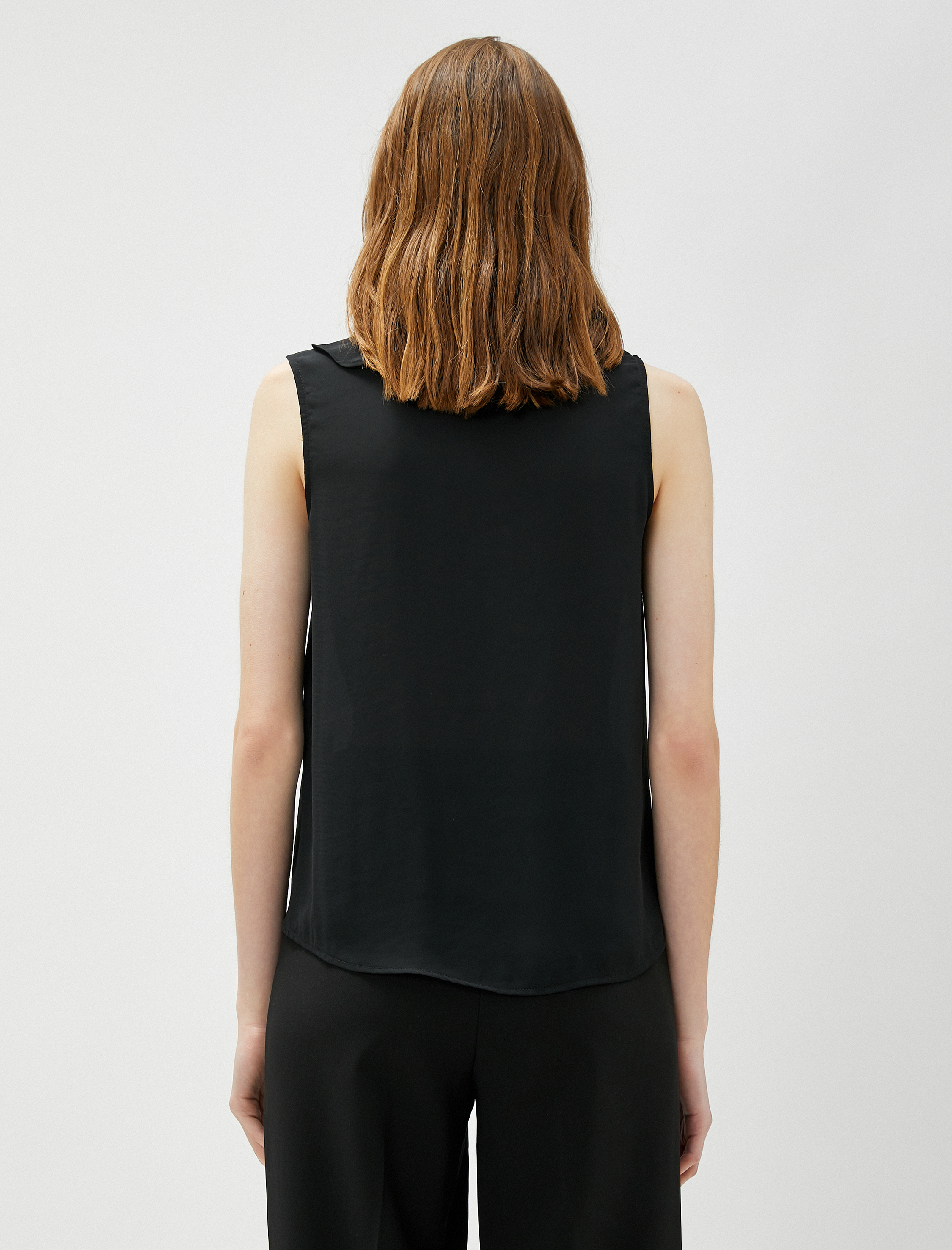   Volanlı Kolsuz Bluz V Yaka