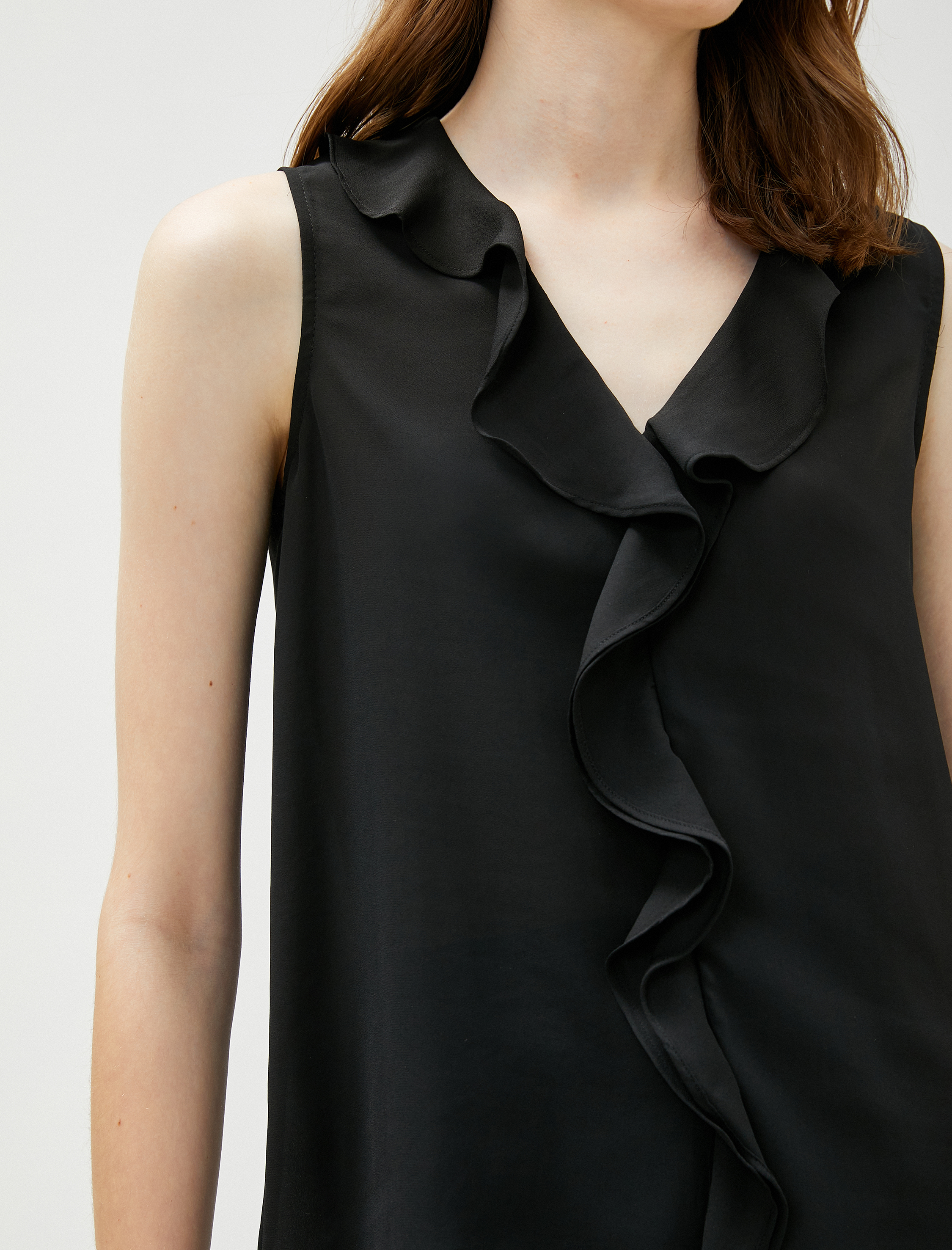   Volanlı Kolsuz Bluz V Yaka