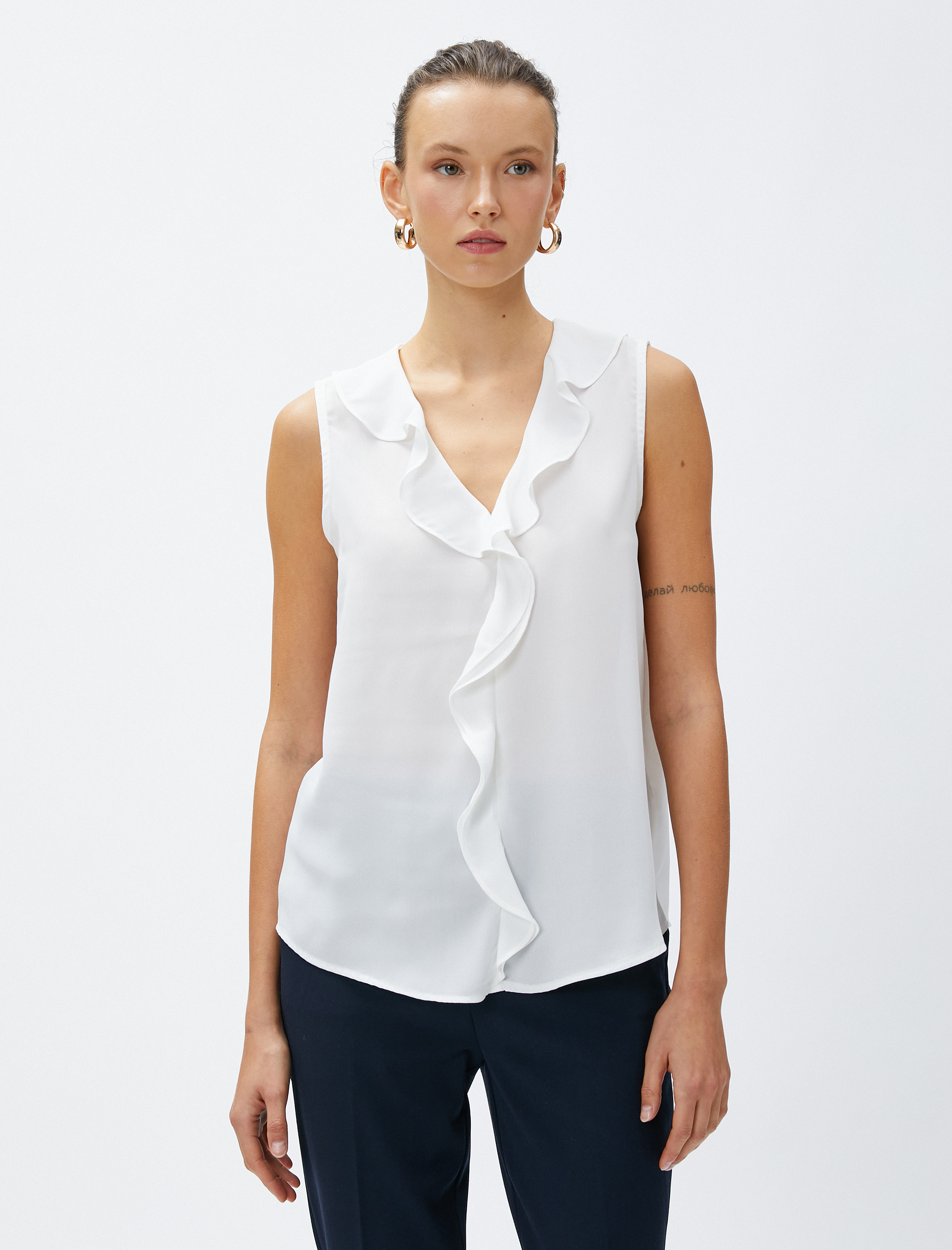   Volanlı Kolsuz Bluz V Yaka