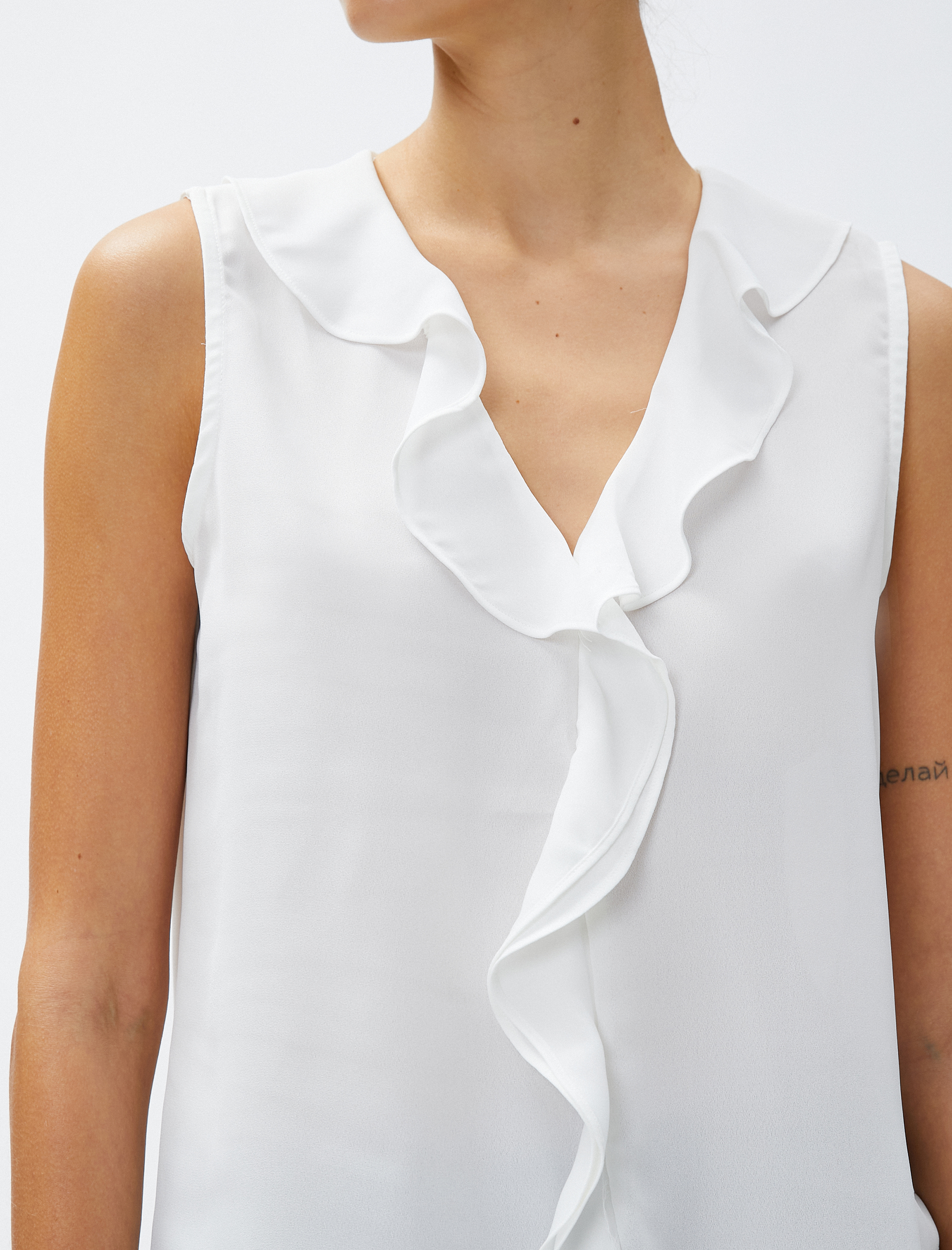   Volanlı Kolsuz Bluz V Yaka