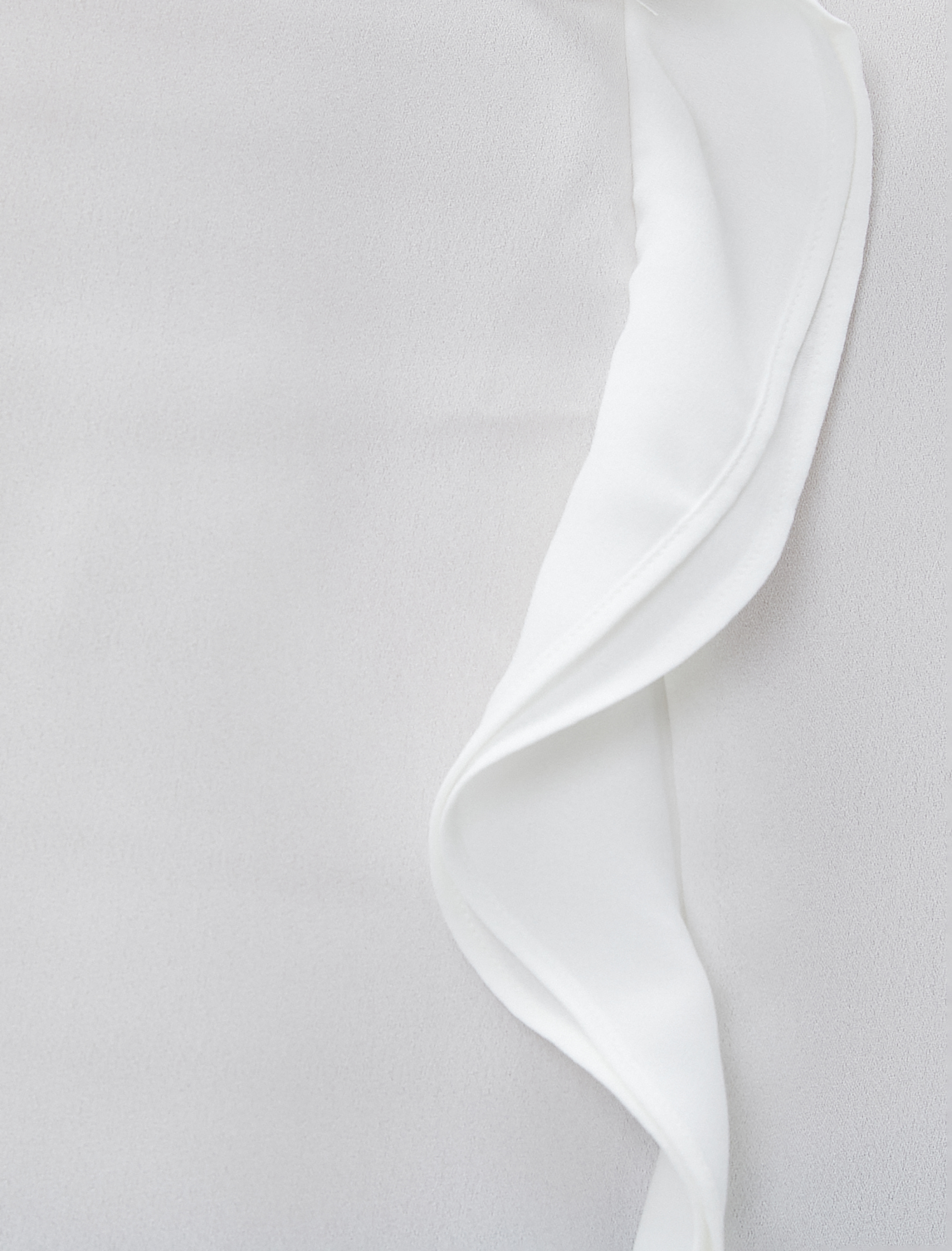   Volanlı Kolsuz Bluz V Yaka