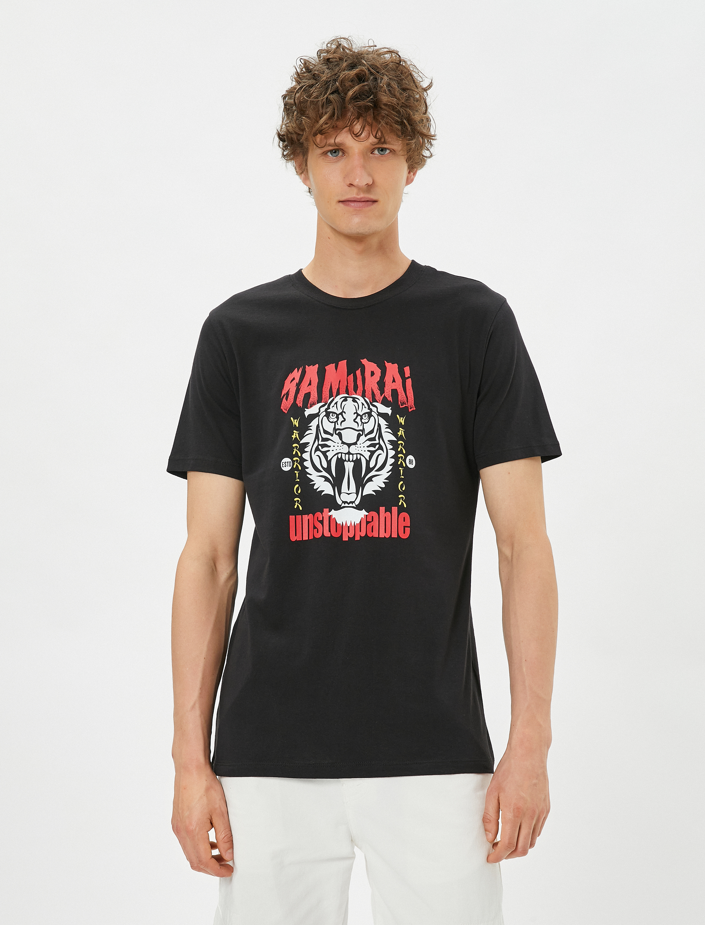   Uzakdoğu Baskılı Tişört Bisiklet Yaka Dar Kesim Pamuklu