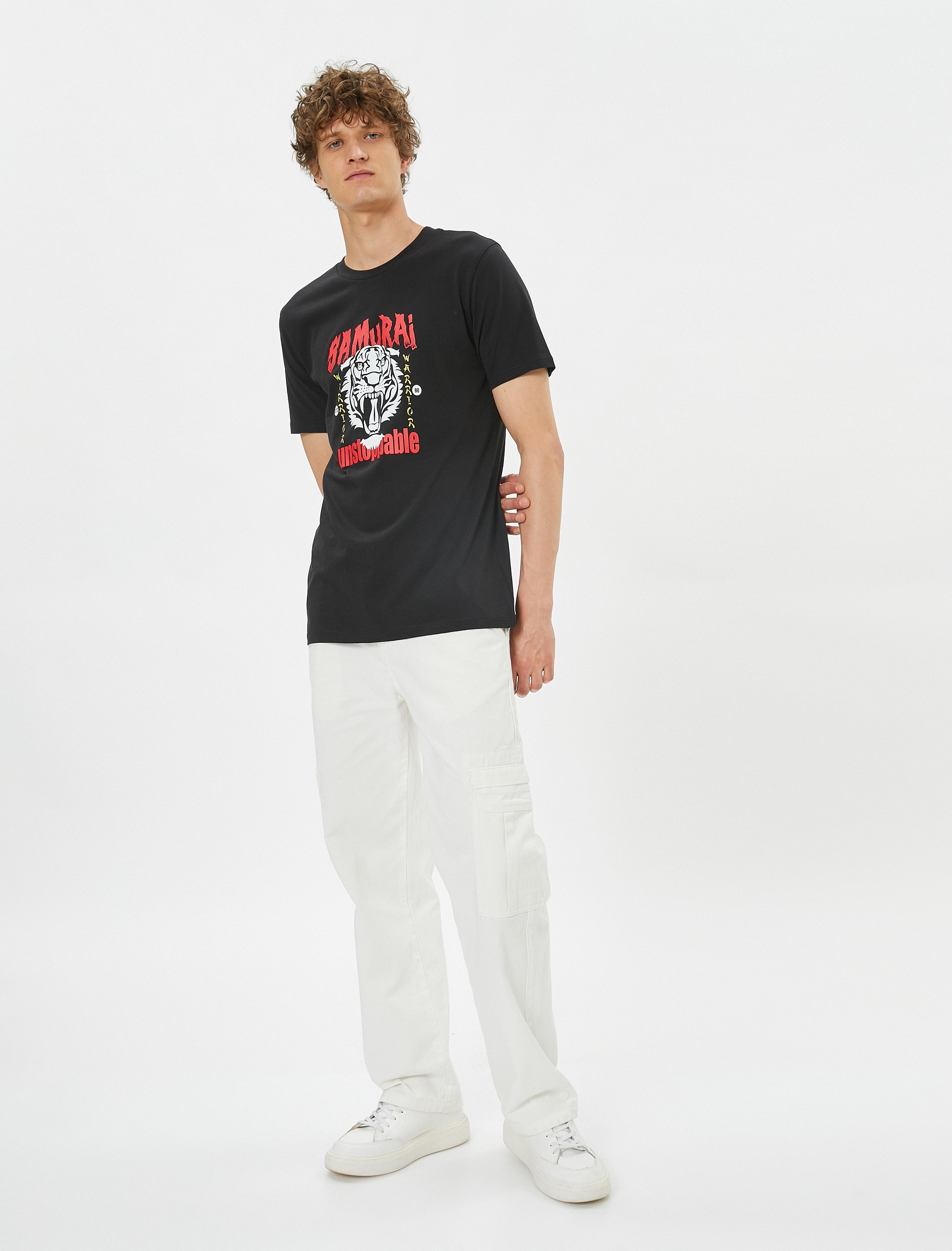   Uzakdoğu Baskılı Tişört Bisiklet Yaka Dar Kesim Pamuklu