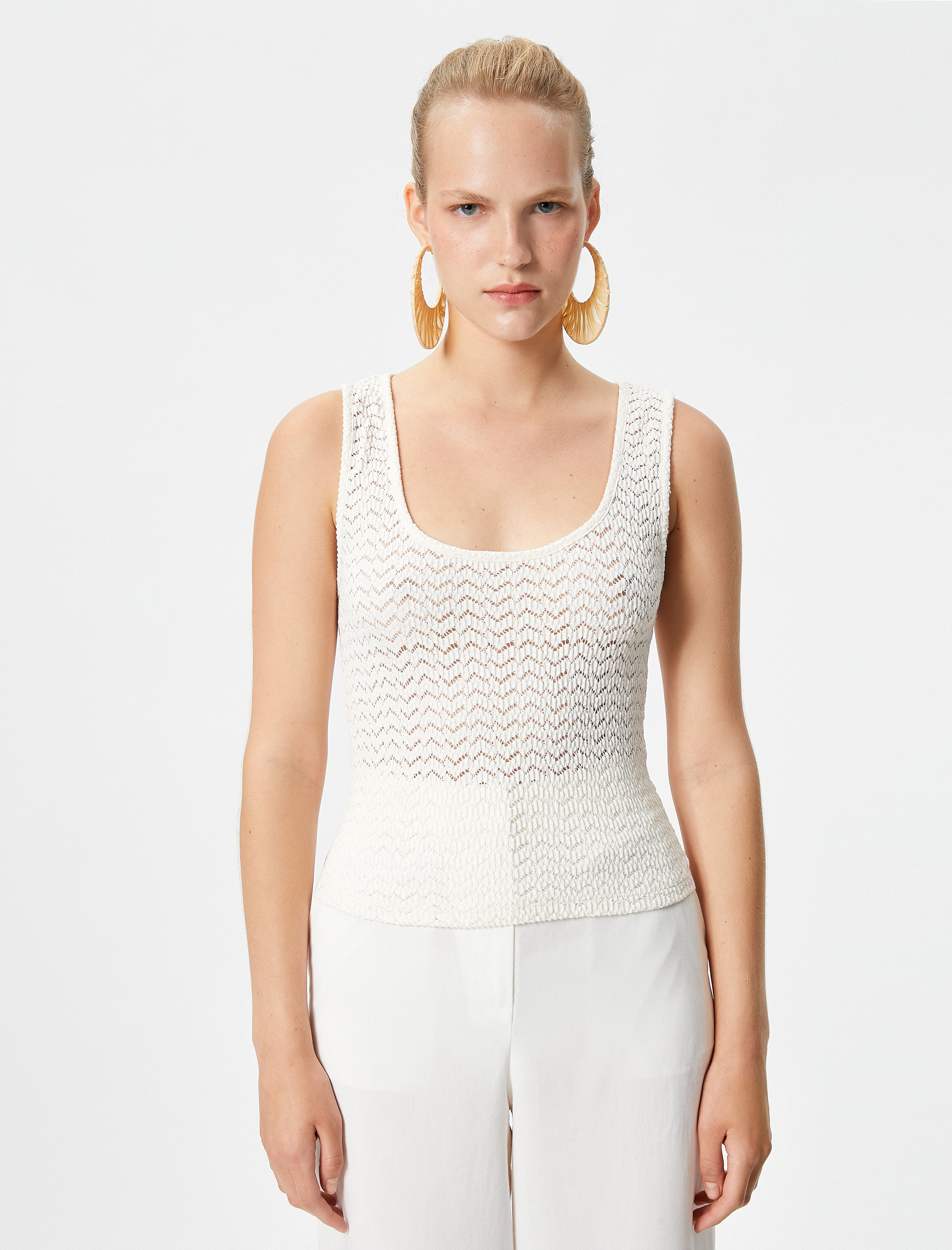   Koton X Şahika Ercümen - U Yaka Kroşe Atlet