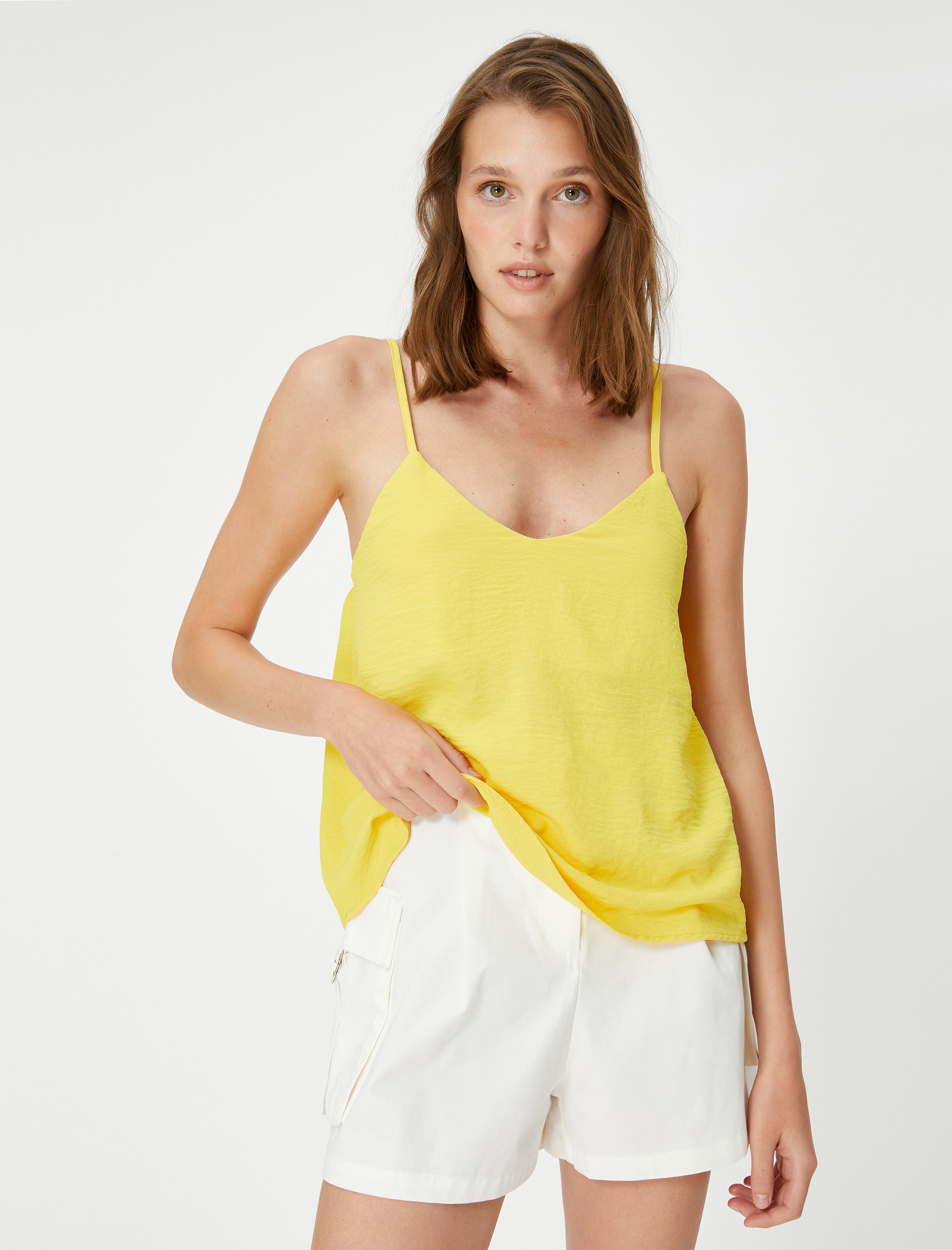   İnce Askılı Bluz Dokulu V Yaka