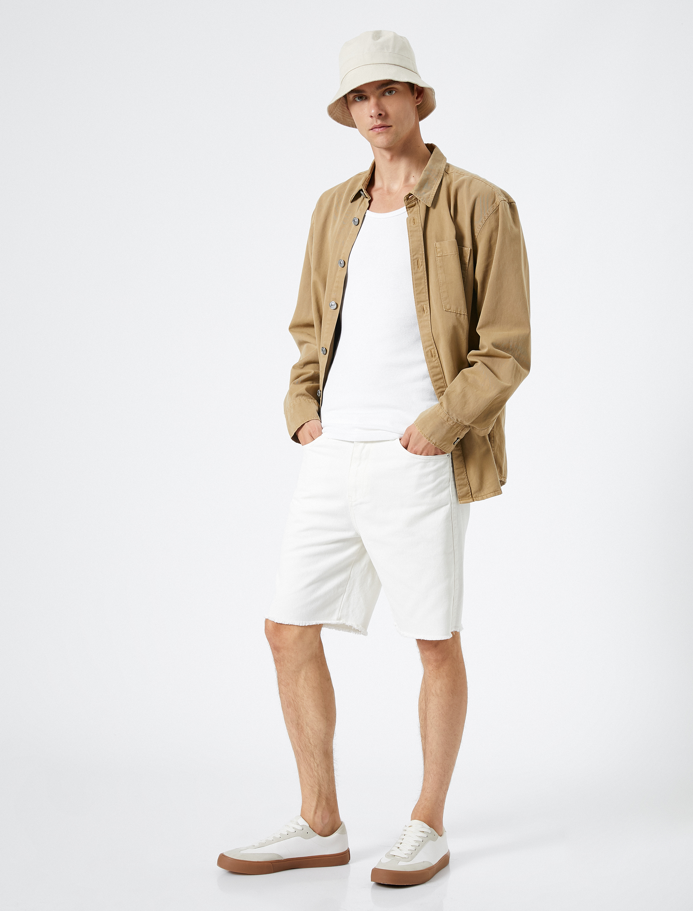   Bermuda Kot Şort Cep Detaylı Düğmeli Paçası Püsküllü