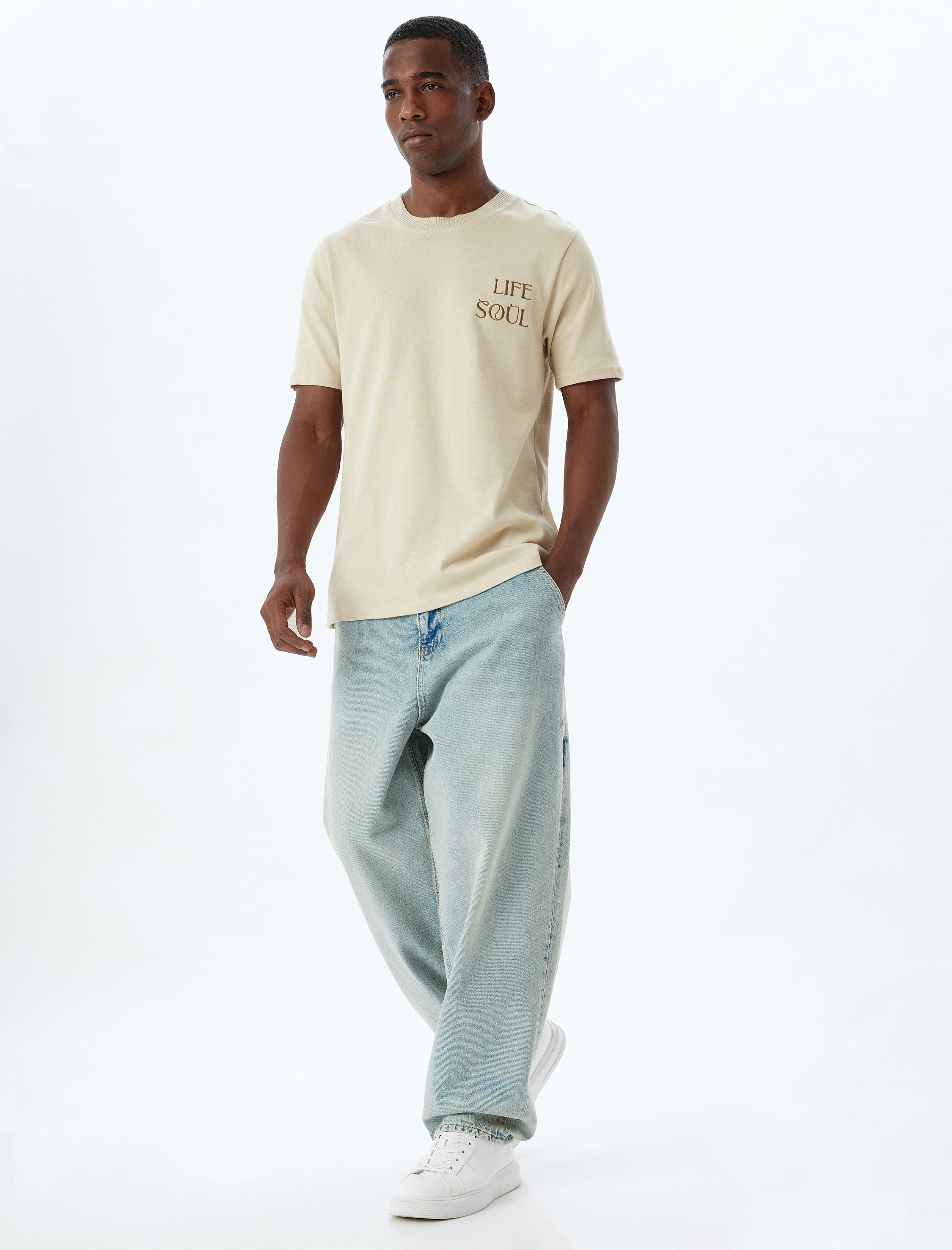   Bisiklet Yaka Pamuklu Regular Fit Slogan İşlemeli Kısa Kollu Tişört