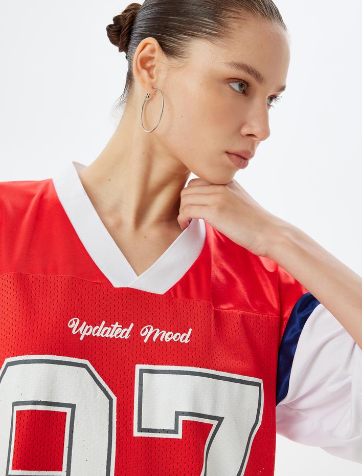  Oversize Tişört V Yaka Arkası Kolej Baskılı Kısa Kollu File Detaylı