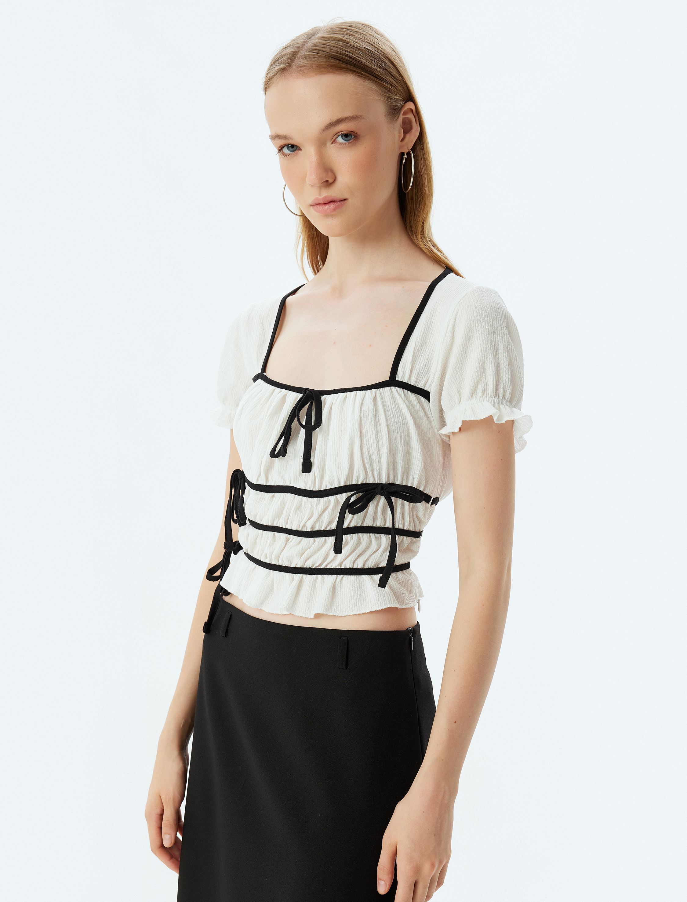   Balon Kol Tişört Fiyonk Detaylı Kare Yaka Kısa Kollu Slim Fit Bürümcük