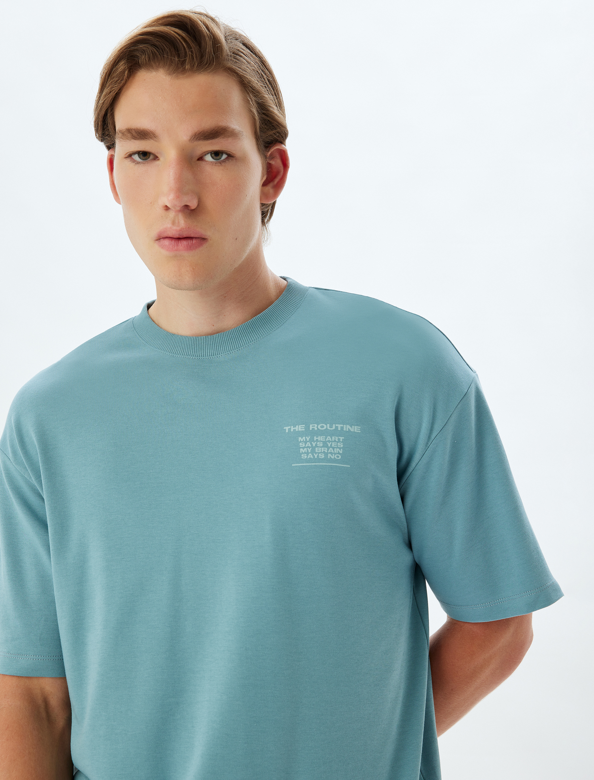 Koton Erkek Pamuklu Bisiklet Yaka Kısa Kollu Oversize Slogan Baskılı Tişört -1