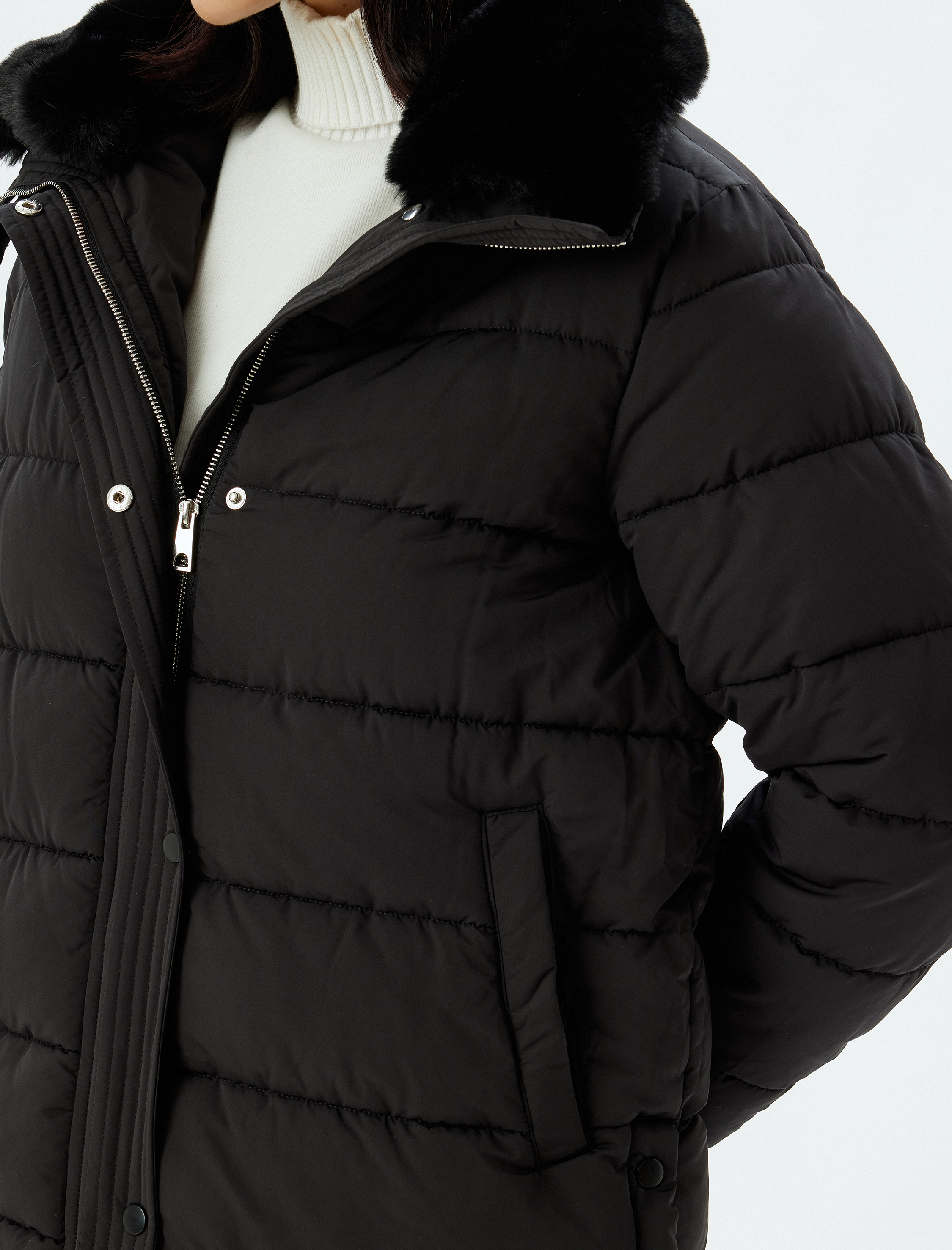   Yakası Suni Kürklü Şişme Mont Su İtici Kalça Boy Cepli Fermuarlı