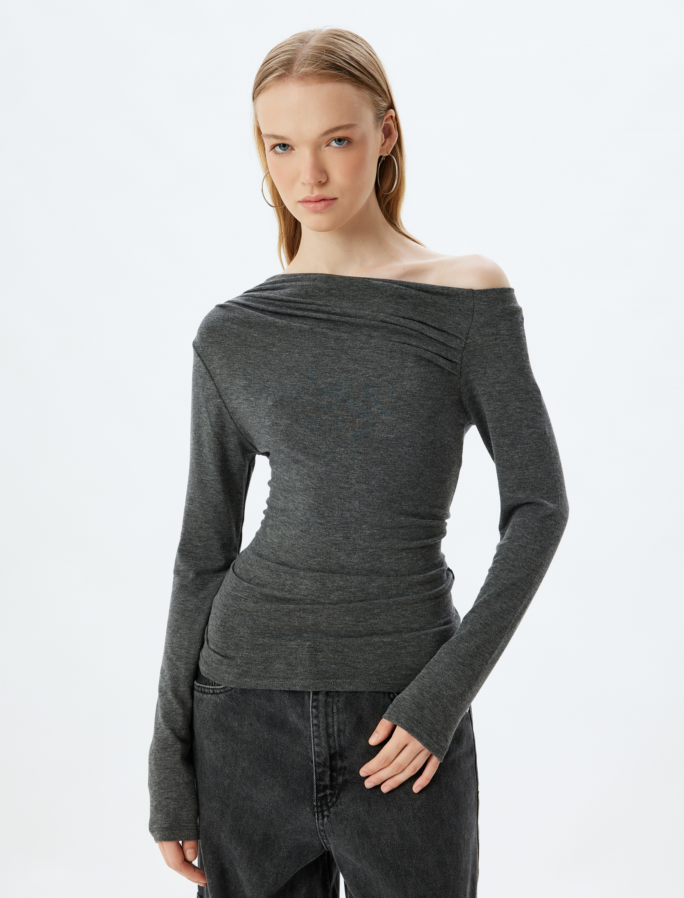   Uzun Kollu Bluz Drapeli Kayık Yaka Omzu Açık Slim Fit