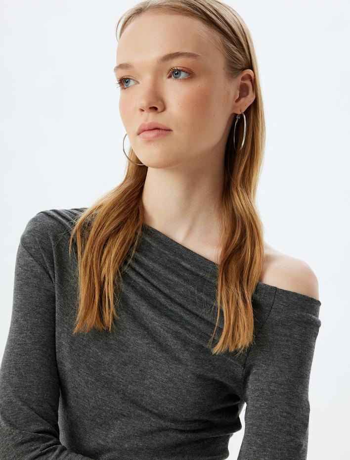  Uzun Kollu Bluz Drapeli Kayık Yaka Omzu Açık Slim Fit