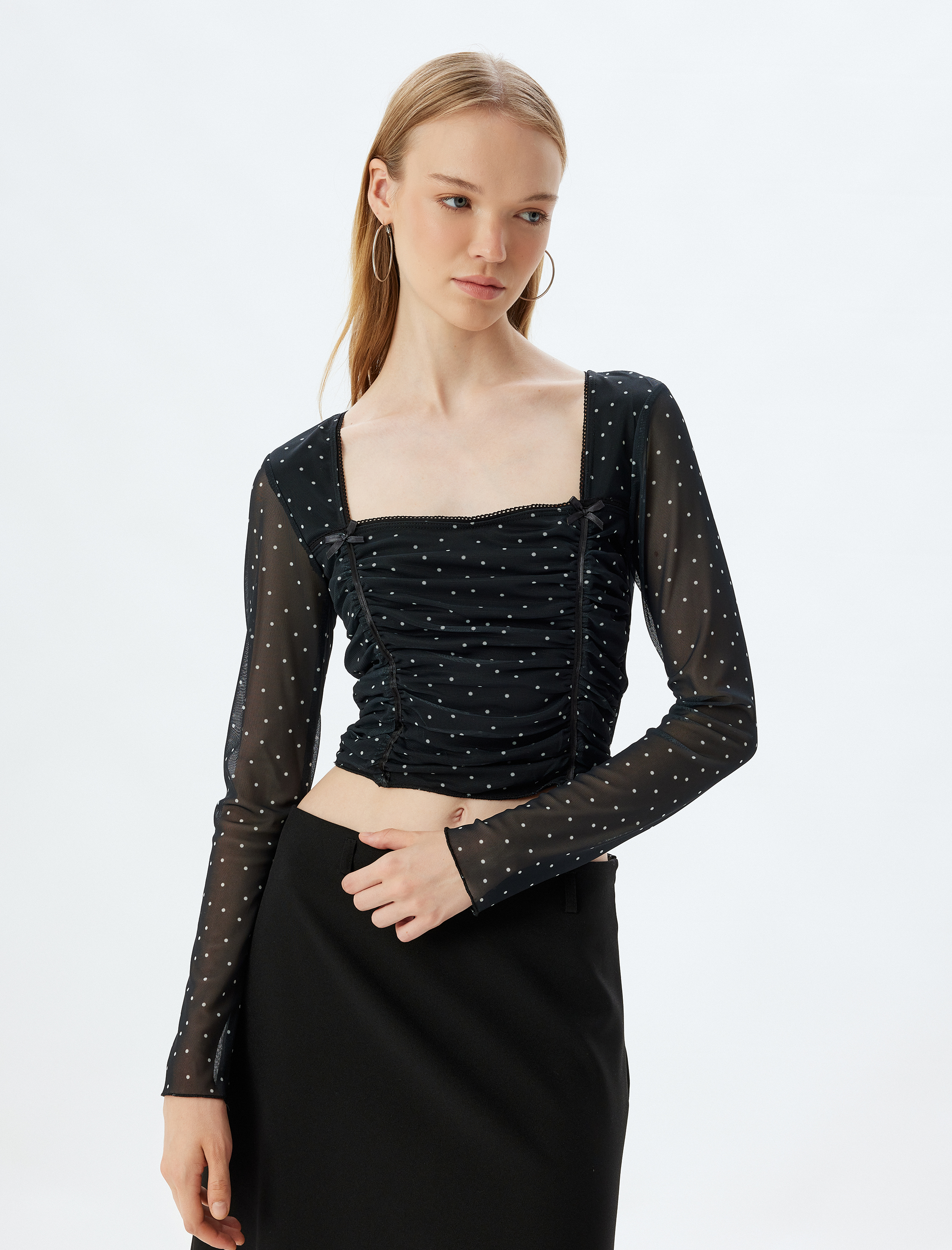   Puantiyeli Tül Tişört Fiyonklu Uzun Kollu Kare Yaka Drapeli