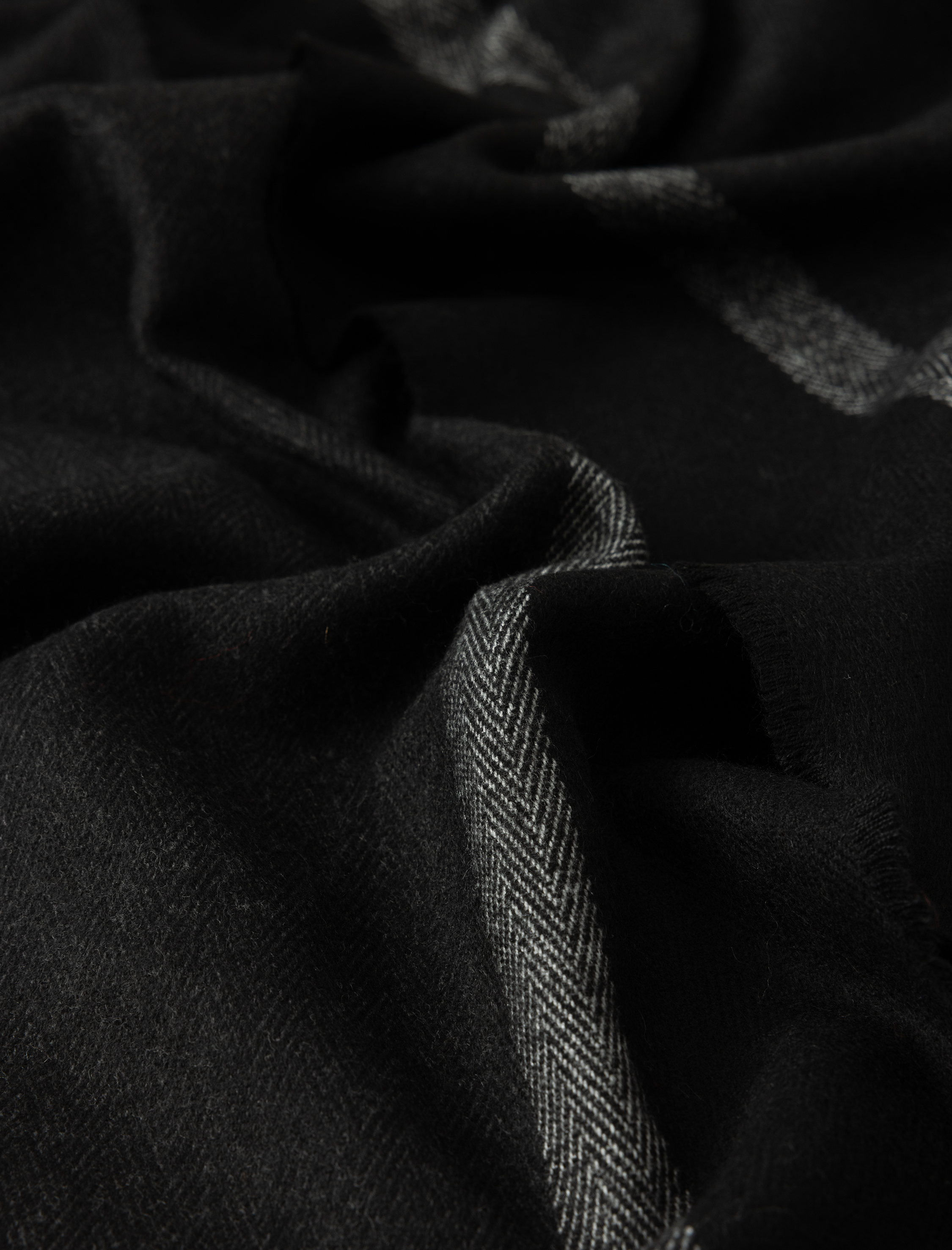  Erkek Püsküllü Atkı Uzun Şerit Detaylı