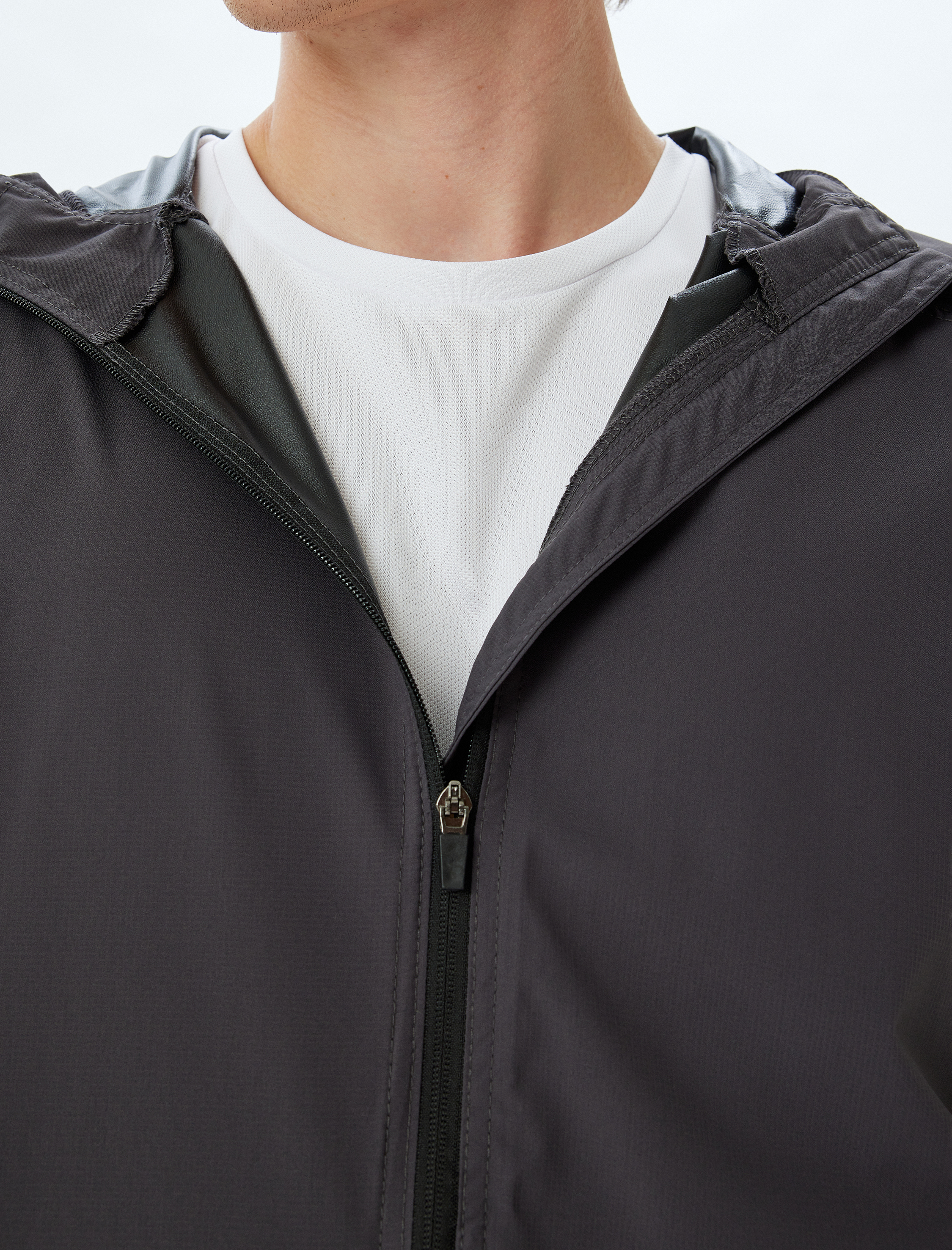   Spor Ceket Su Geçirmez Kapşonlu Uzun Kollu Fermuarlı Cep Detaylı