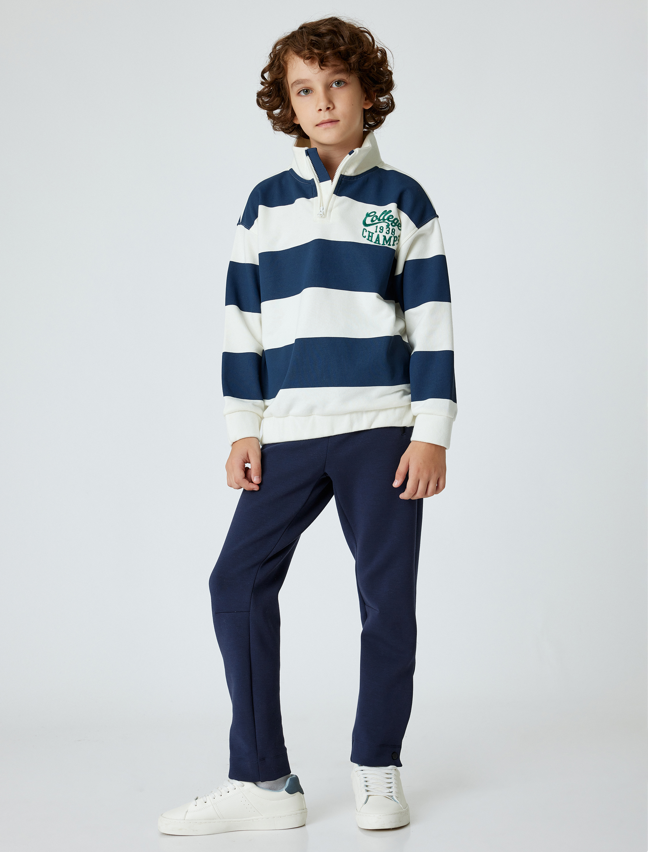  Erkek Çocuk Sweatshirt Dik Yaka Yarım Fermuarlı Kolej İşlemeli Şardonlu