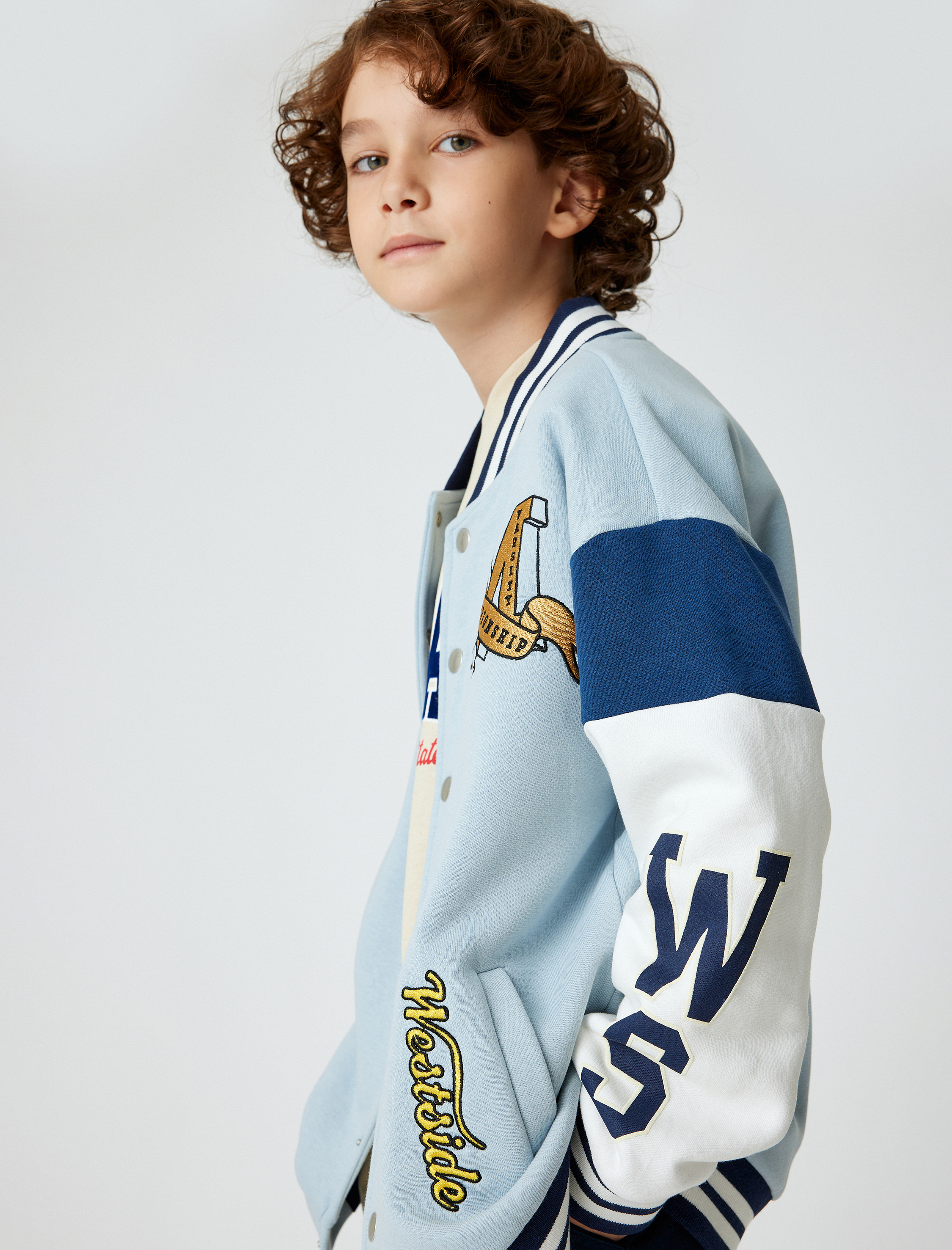  Erkek Çocuk Oversize Kolej Ceket Aplike Detaylı Cepli Yuvarlak Yaka Pamuklu Şardonlu