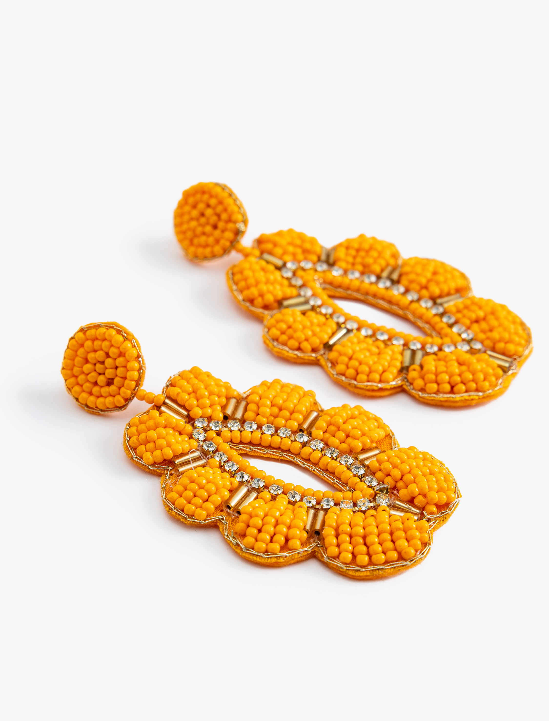  Kadın Büyük Boy Floral Boncuklu Küpe Taş Detaylı - Koton X Sibil Çetinkaya