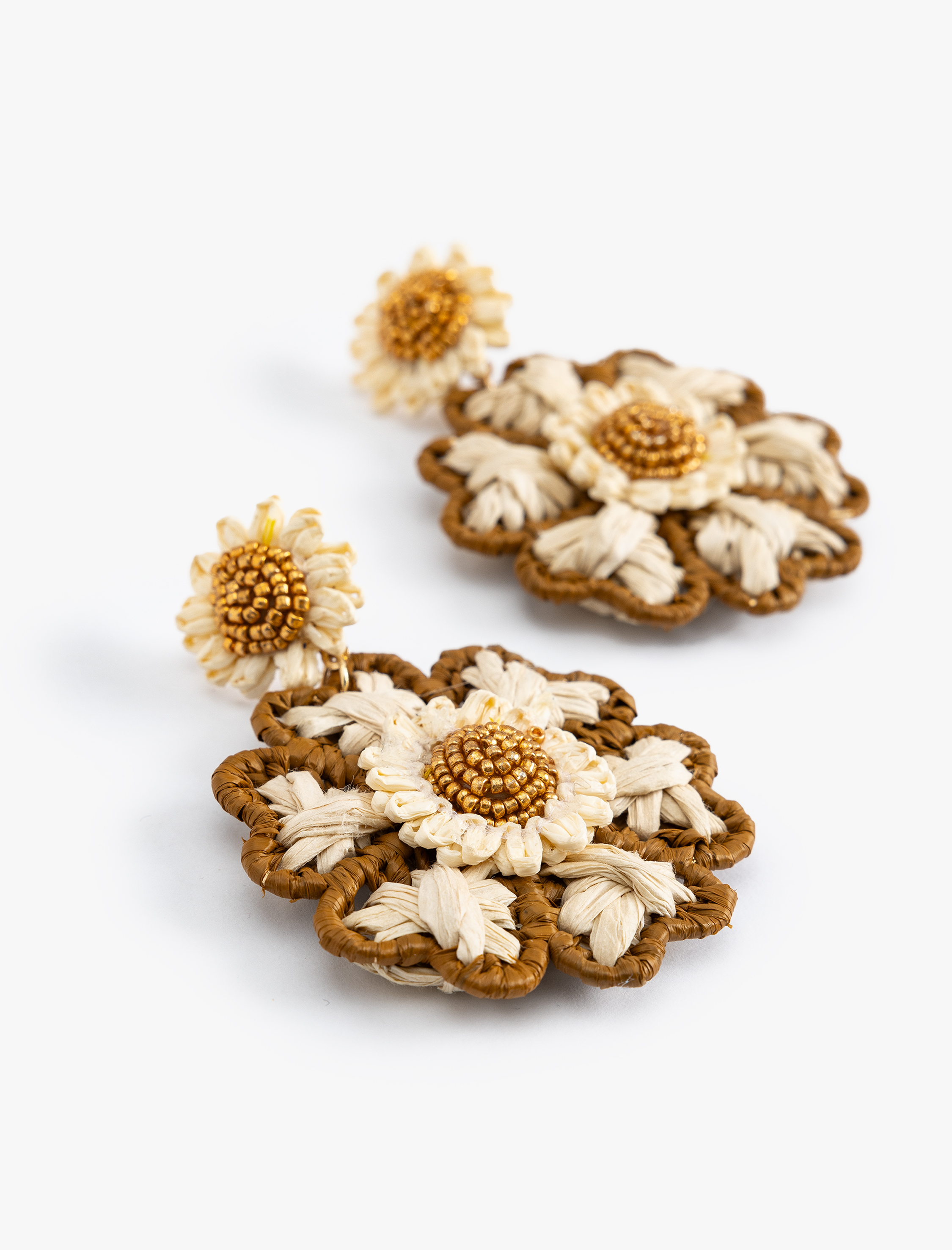  Kadın Çiçekli Hasır Küpe Boncuk Detaylı Sallantılı Büyük Boy