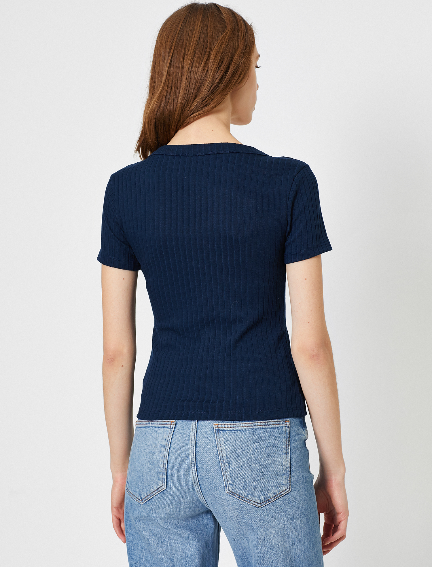   Çıtçıt Detaylı V Yaka Tişört