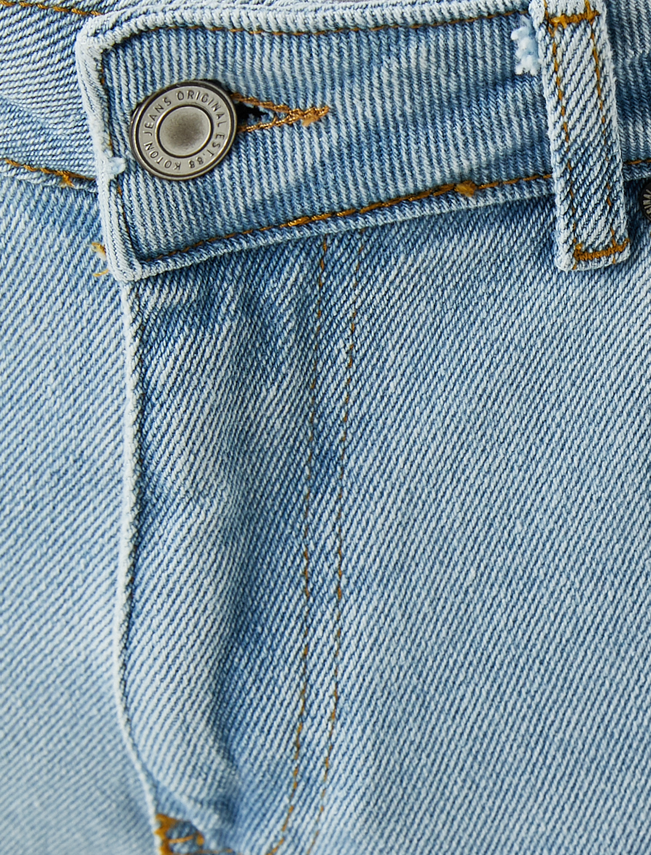   Rahat Likralı Kot Şort