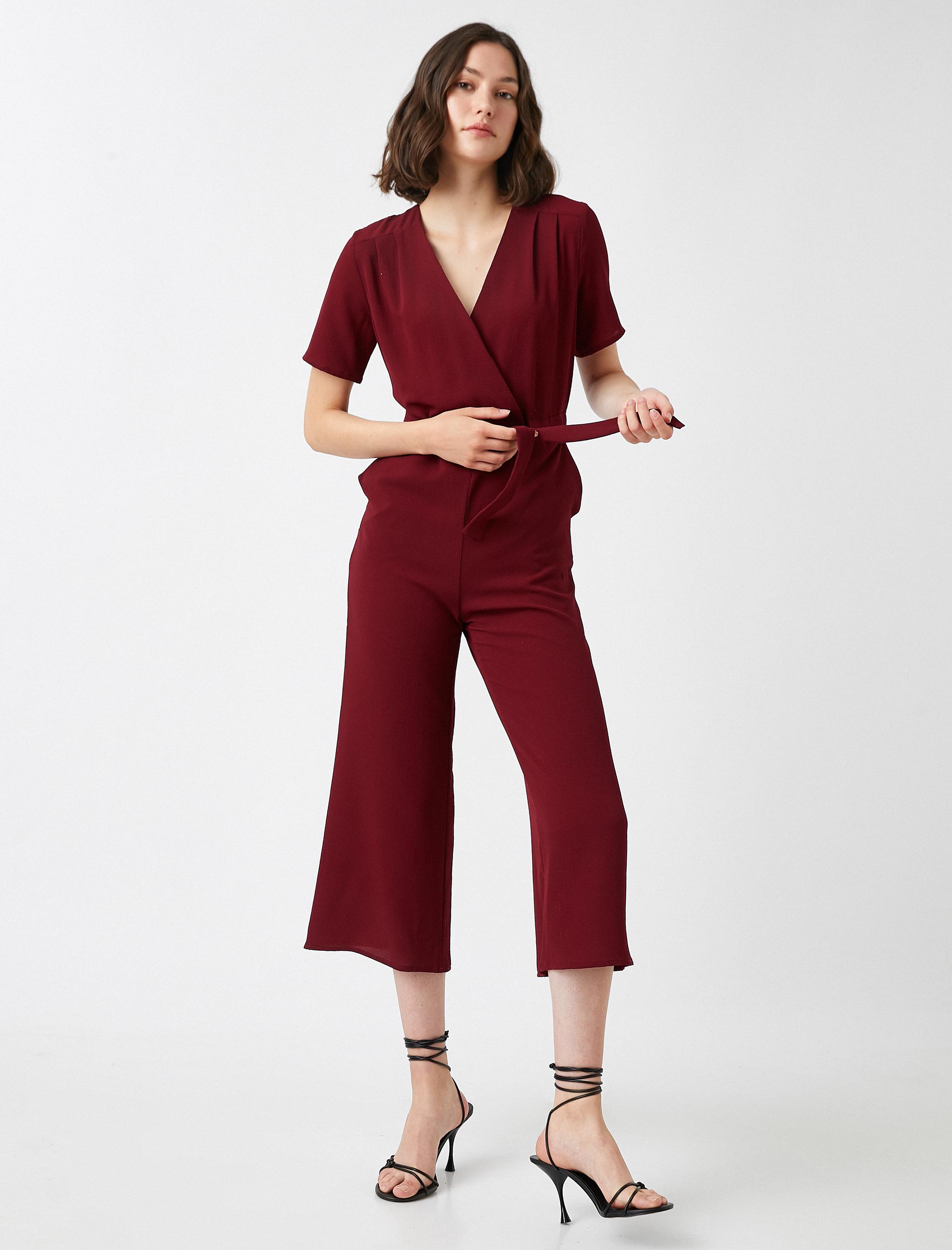   Kısa Kollu V Yaka Kemerli Tulum