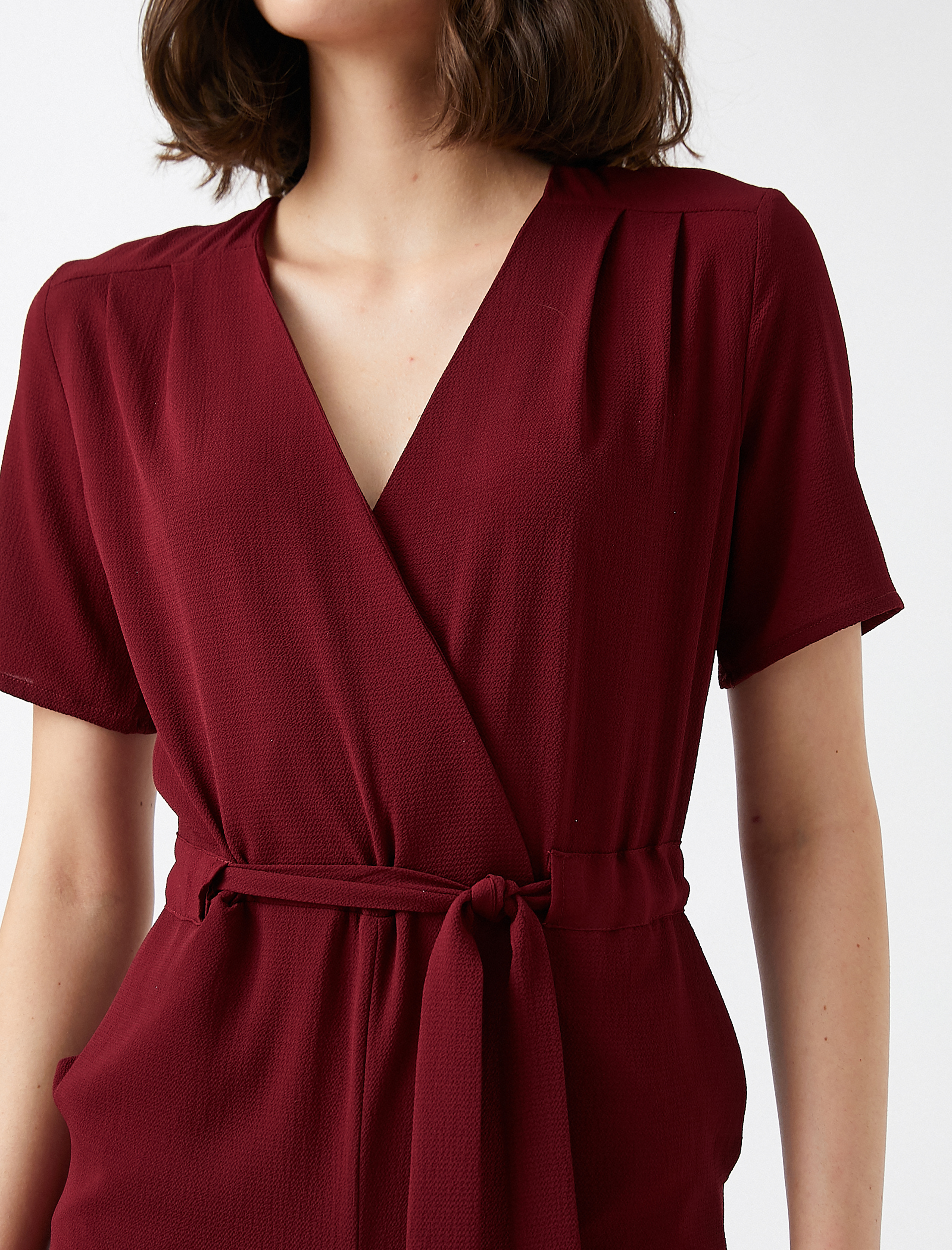   Kısa Kollu V Yaka Kemerli Tulum