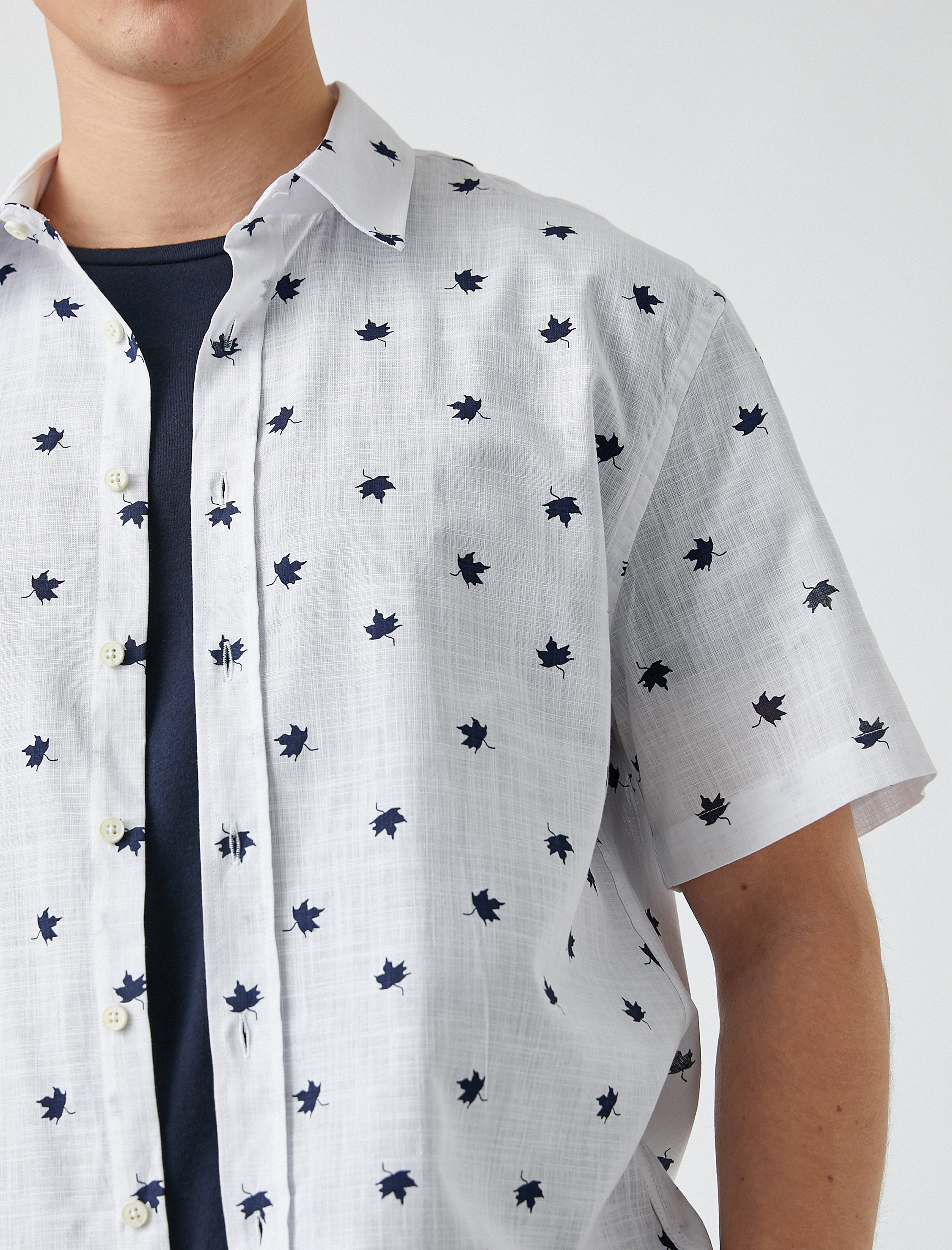 Yaprak Baskılı Kısa Kollu Gömlek