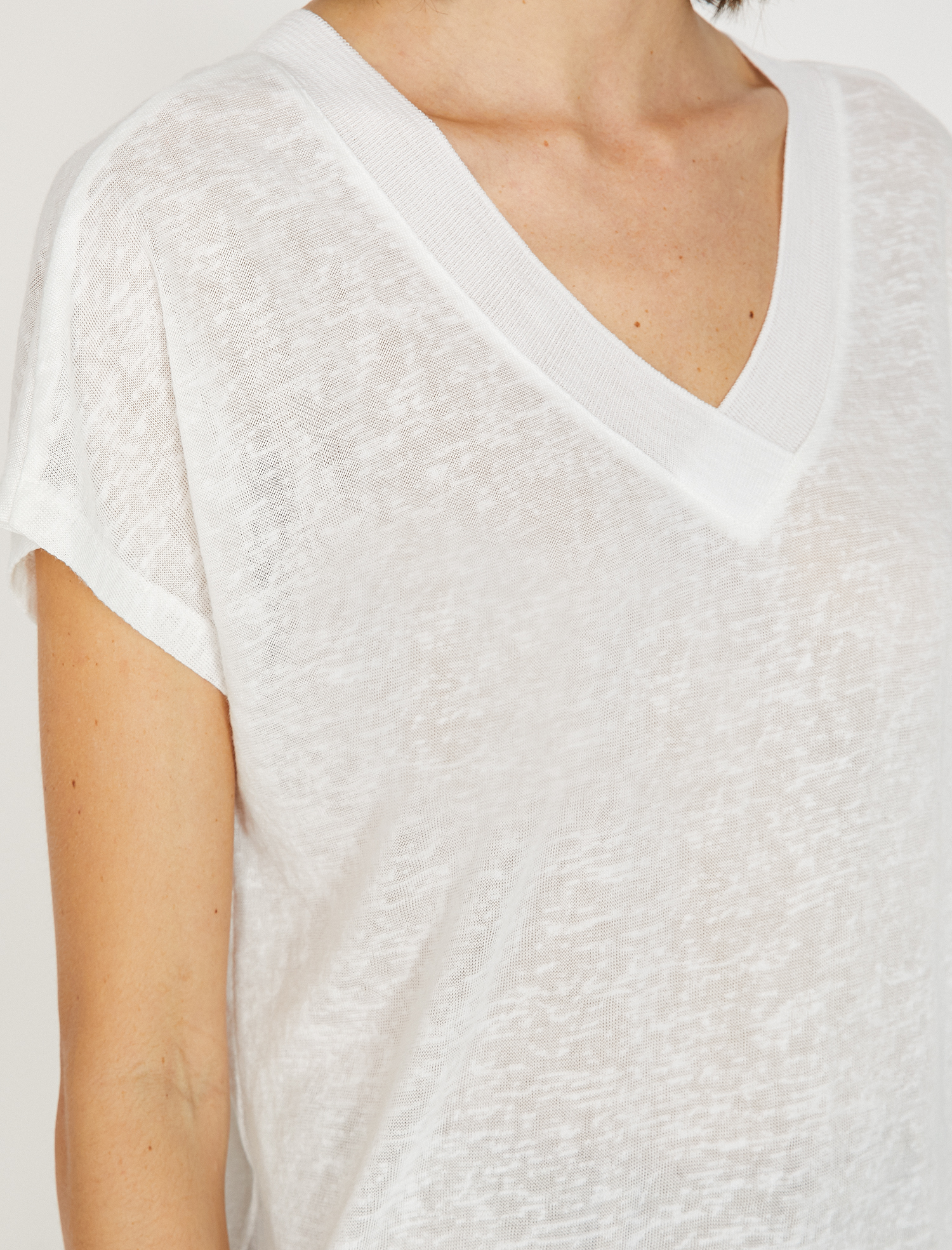   Keten Görünümlü V Yaka Tişört