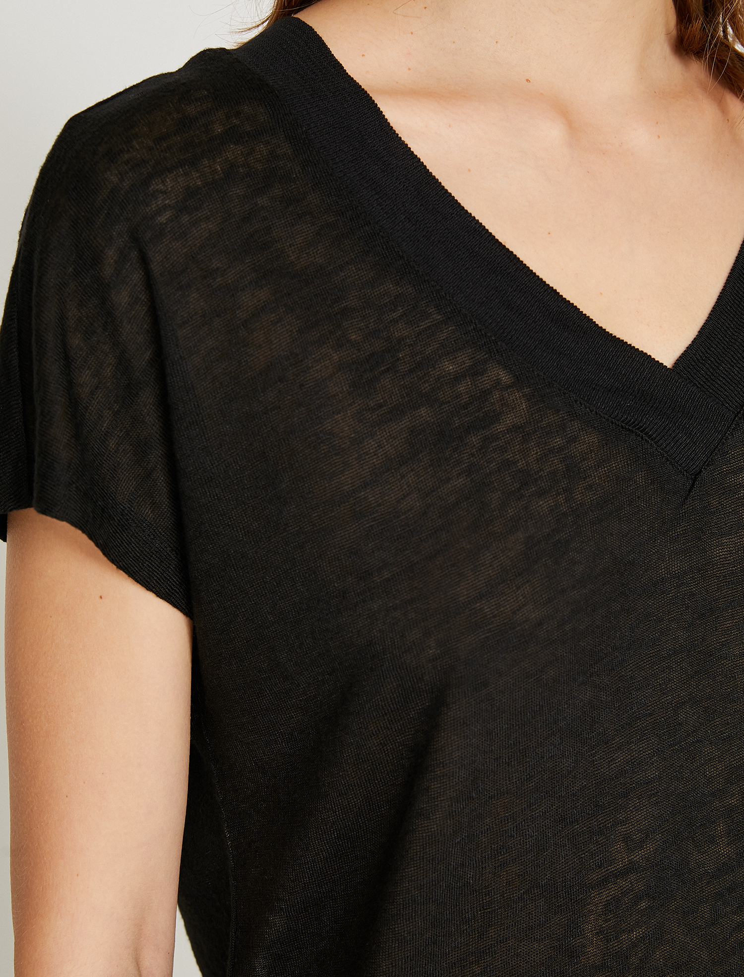   Keten Görünümlü V Yaka Tişört