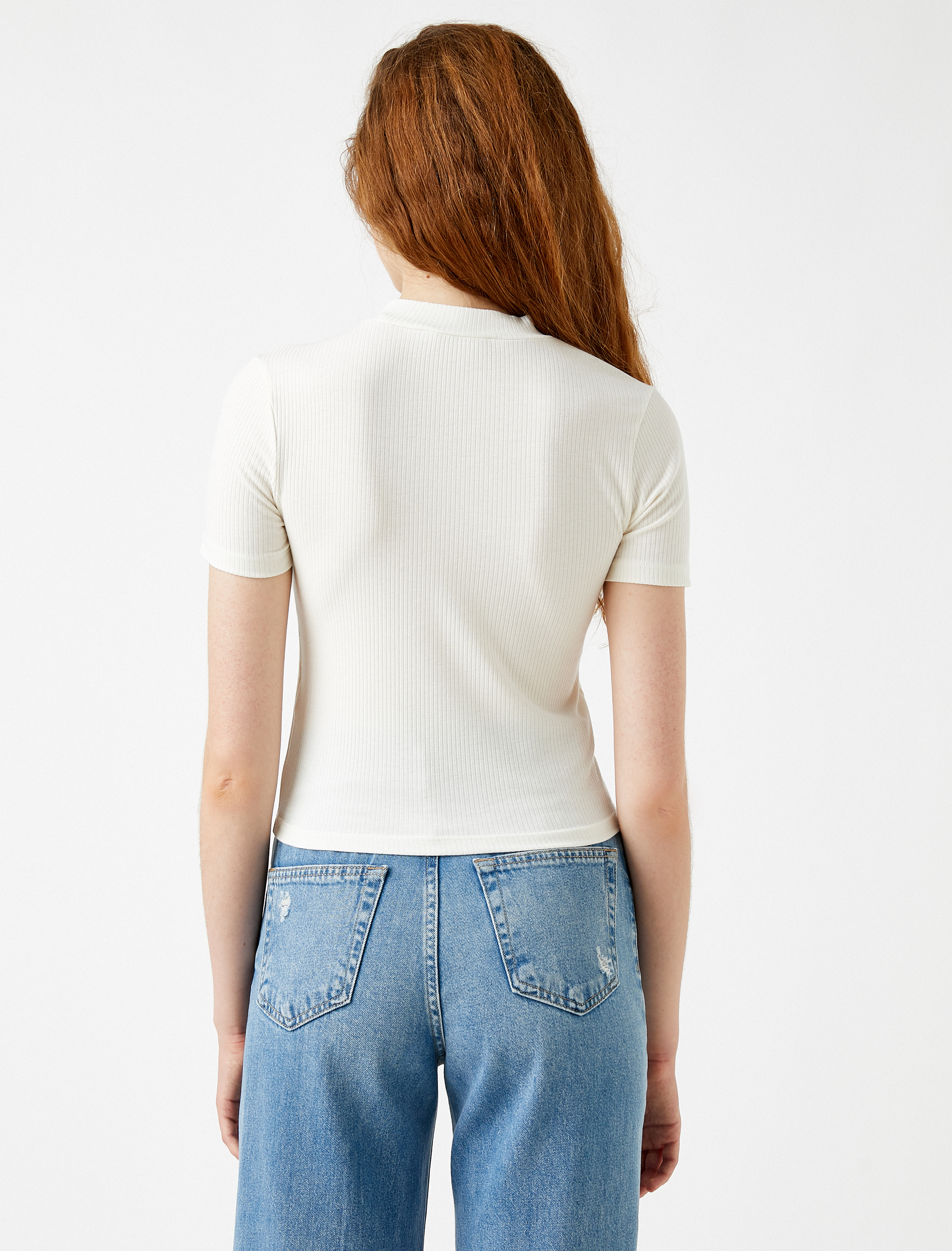   Kısa Kollu Tişört Pencere Detaylı