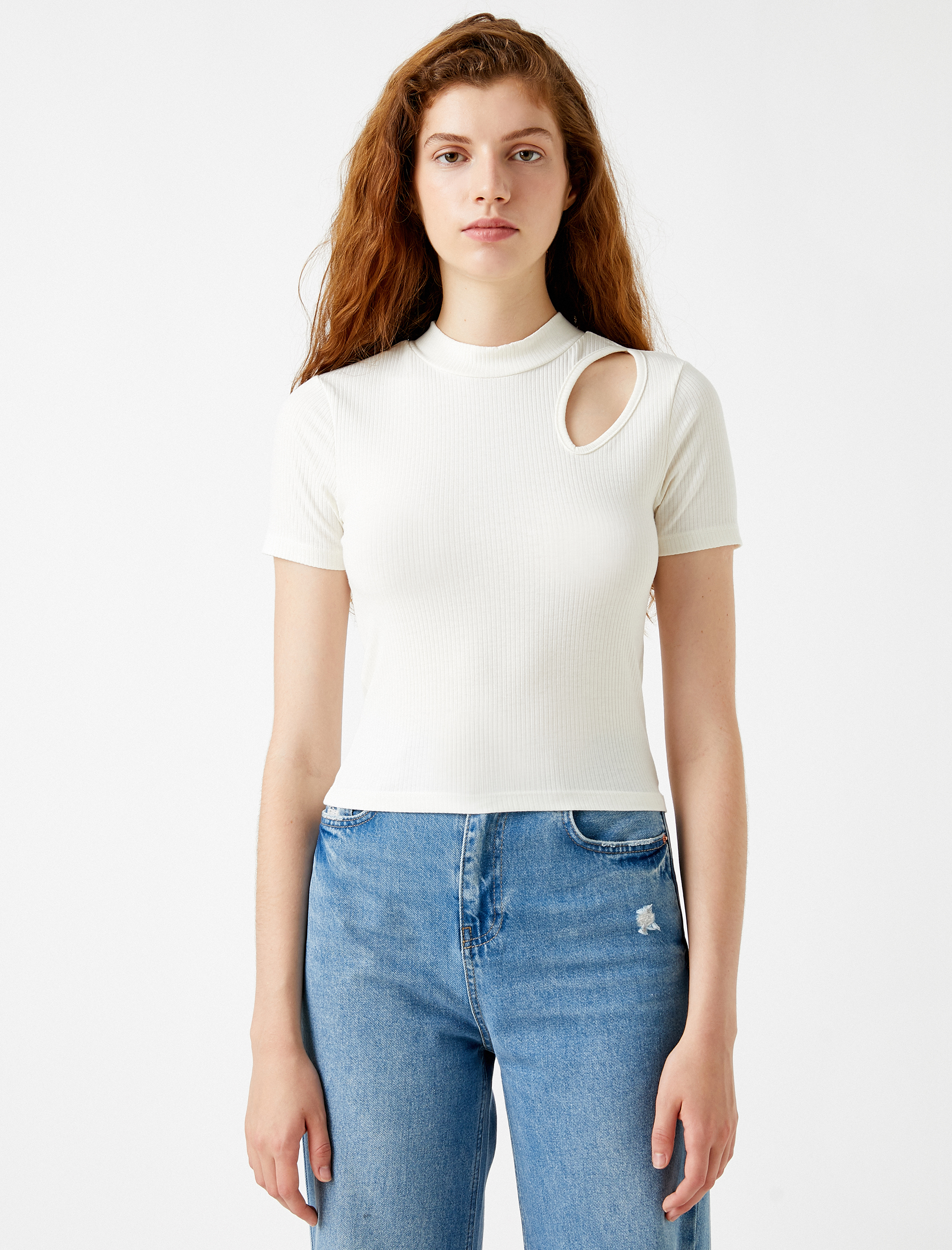   Kısa Kollu Tişört Pencere Detaylı