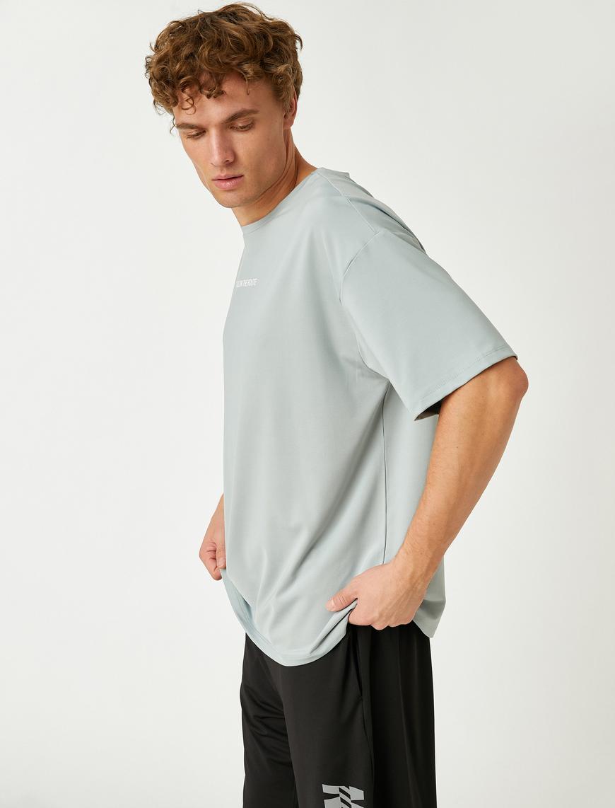   Minimal Baskılı Oversize Tişört