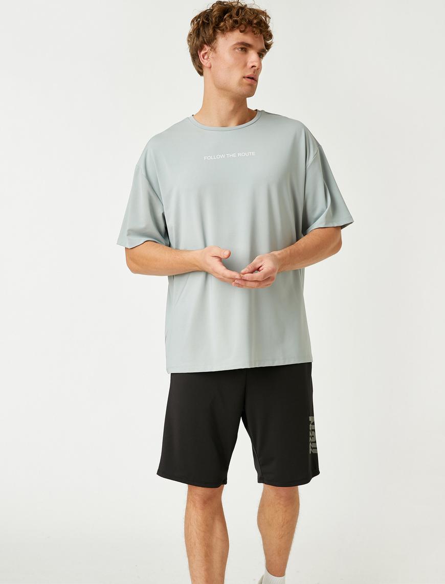   Minimal Baskılı Oversize Tişört