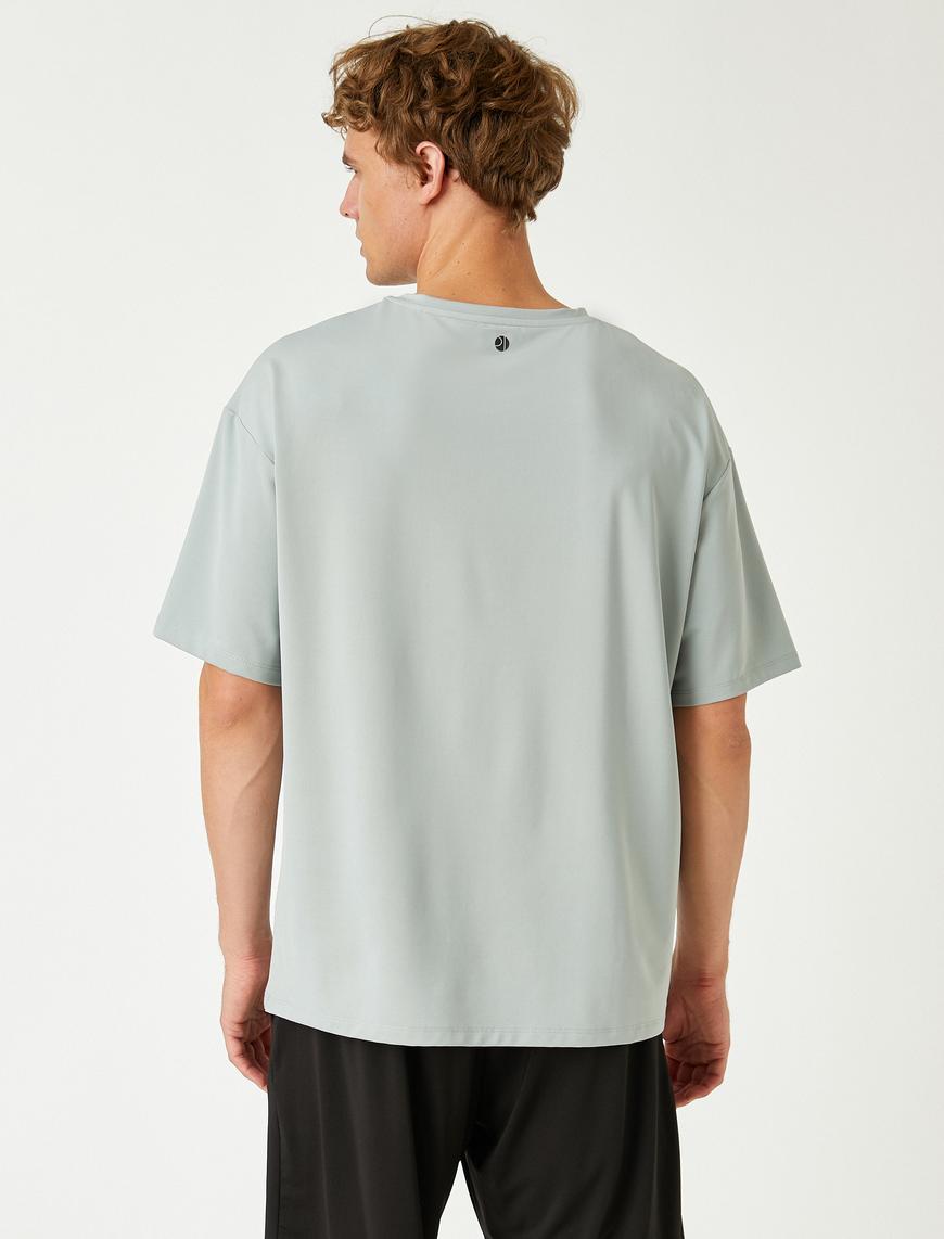   Minimal Baskılı Oversize Tişört