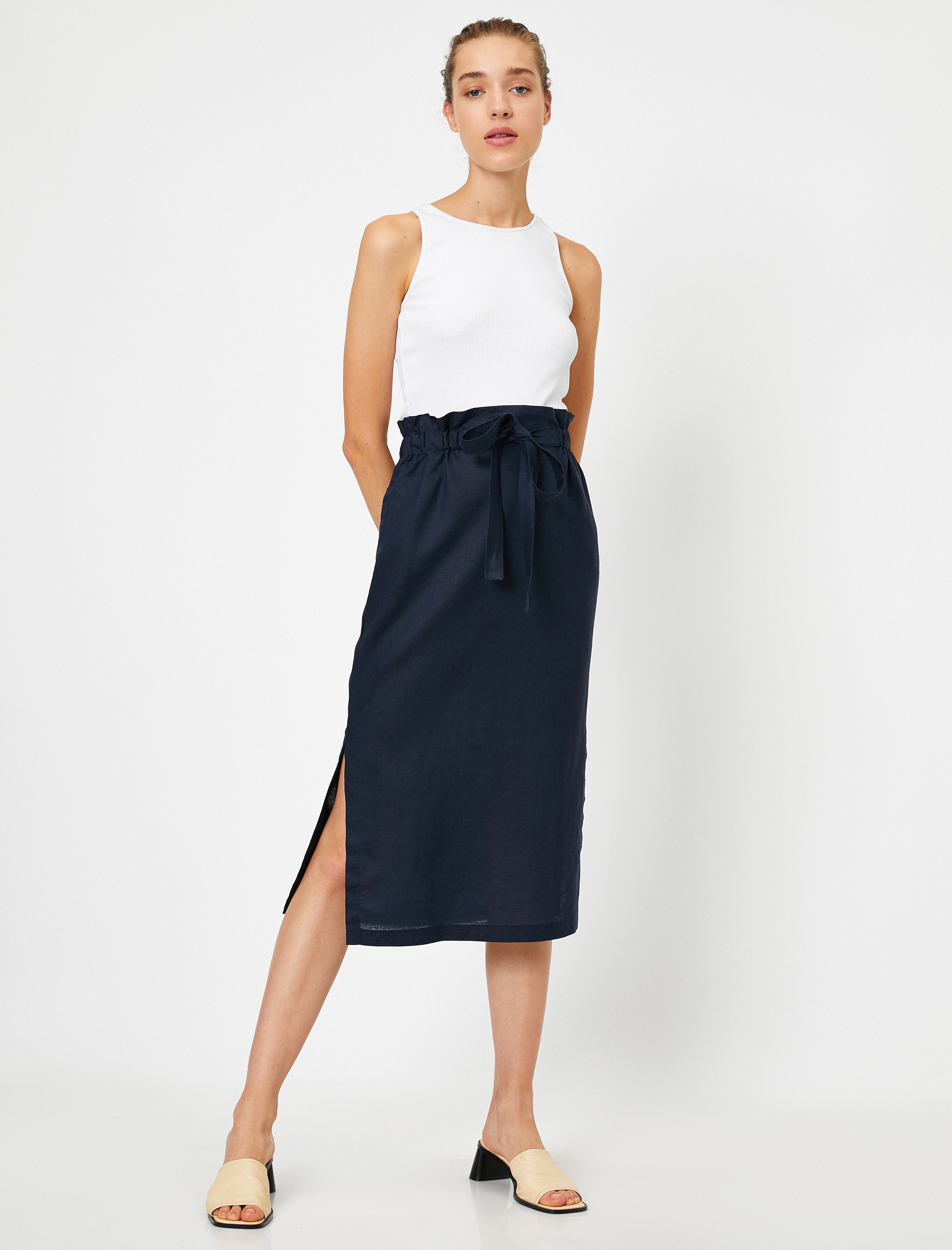   Beli Bağlamalı Yırtmaç Detaylı Midi Etek