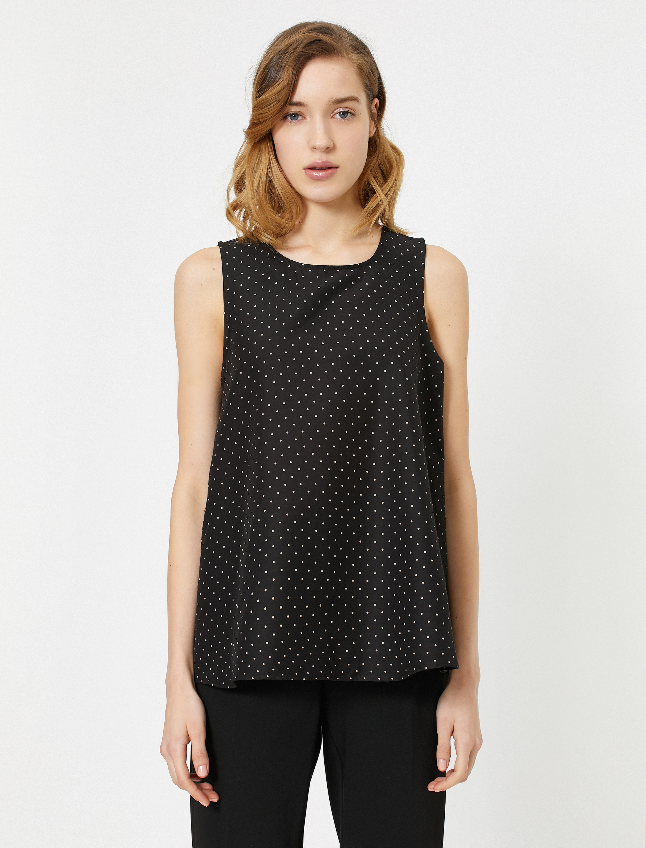   Bisiklet Yaka Kolsuz Puantiyeli Bluz