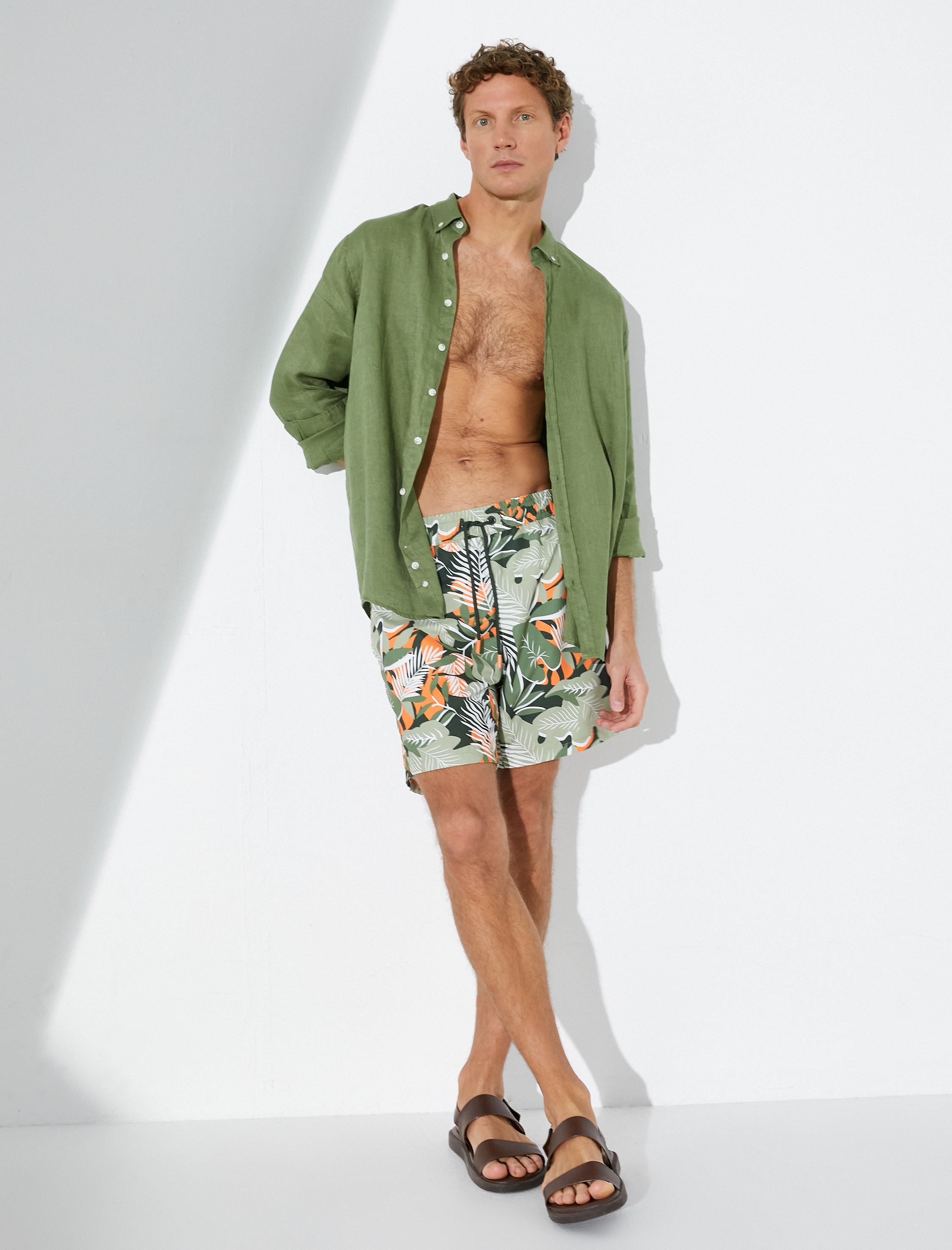   Deniz Şortu Yaprak Baskılı Beli Bağcıklı Cepli